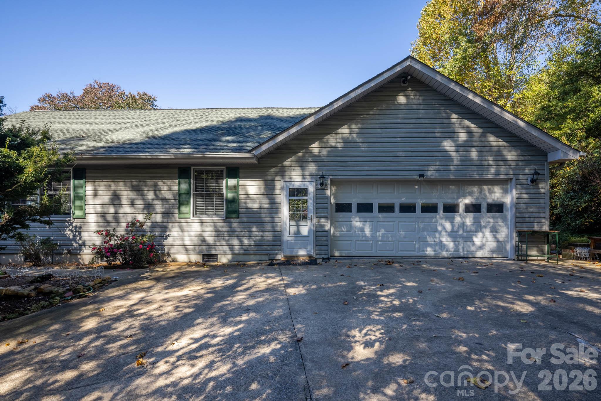 2008 Deep Woods Drive Property Photo 11
