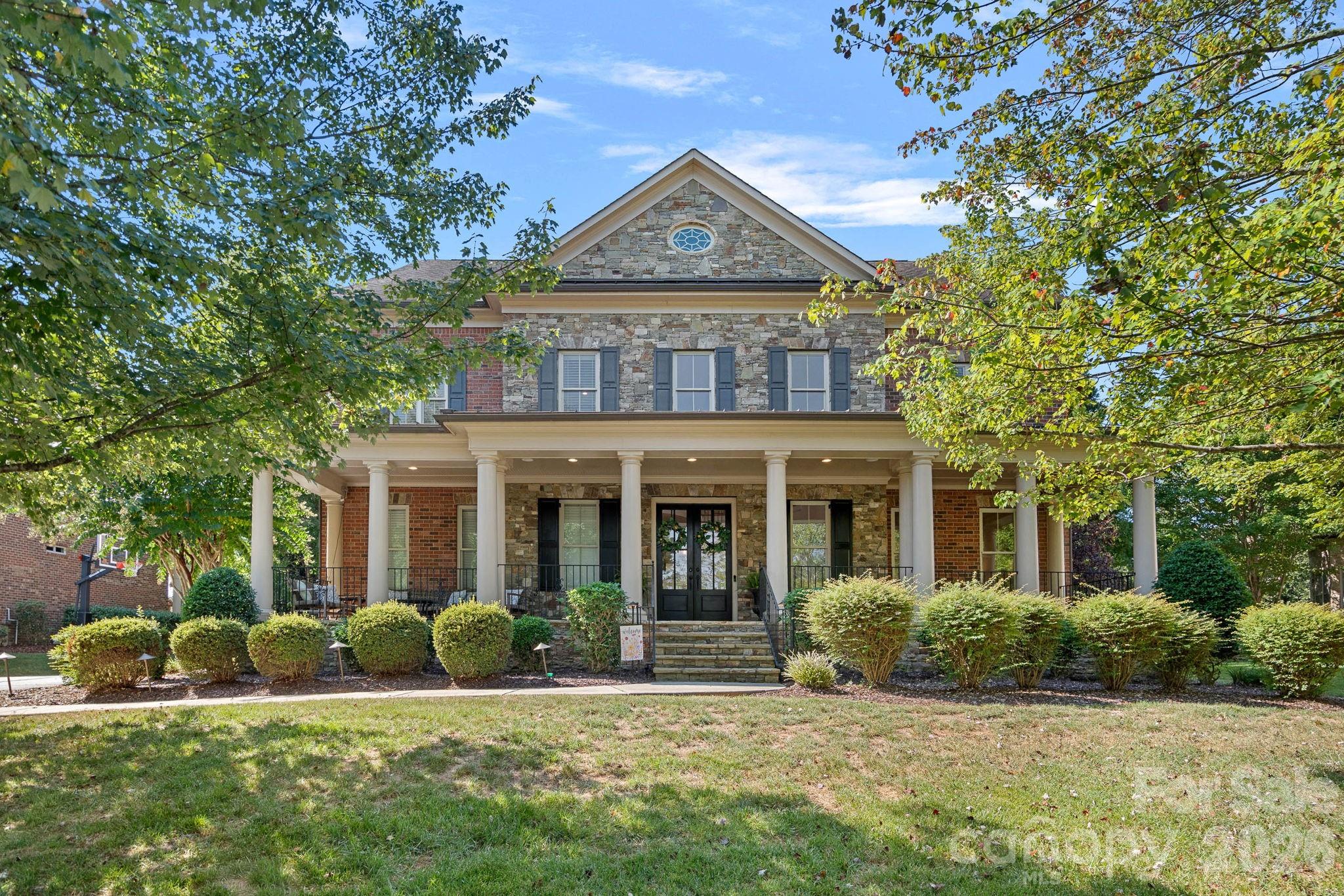 1104 Longwood Court Property Photo 1
