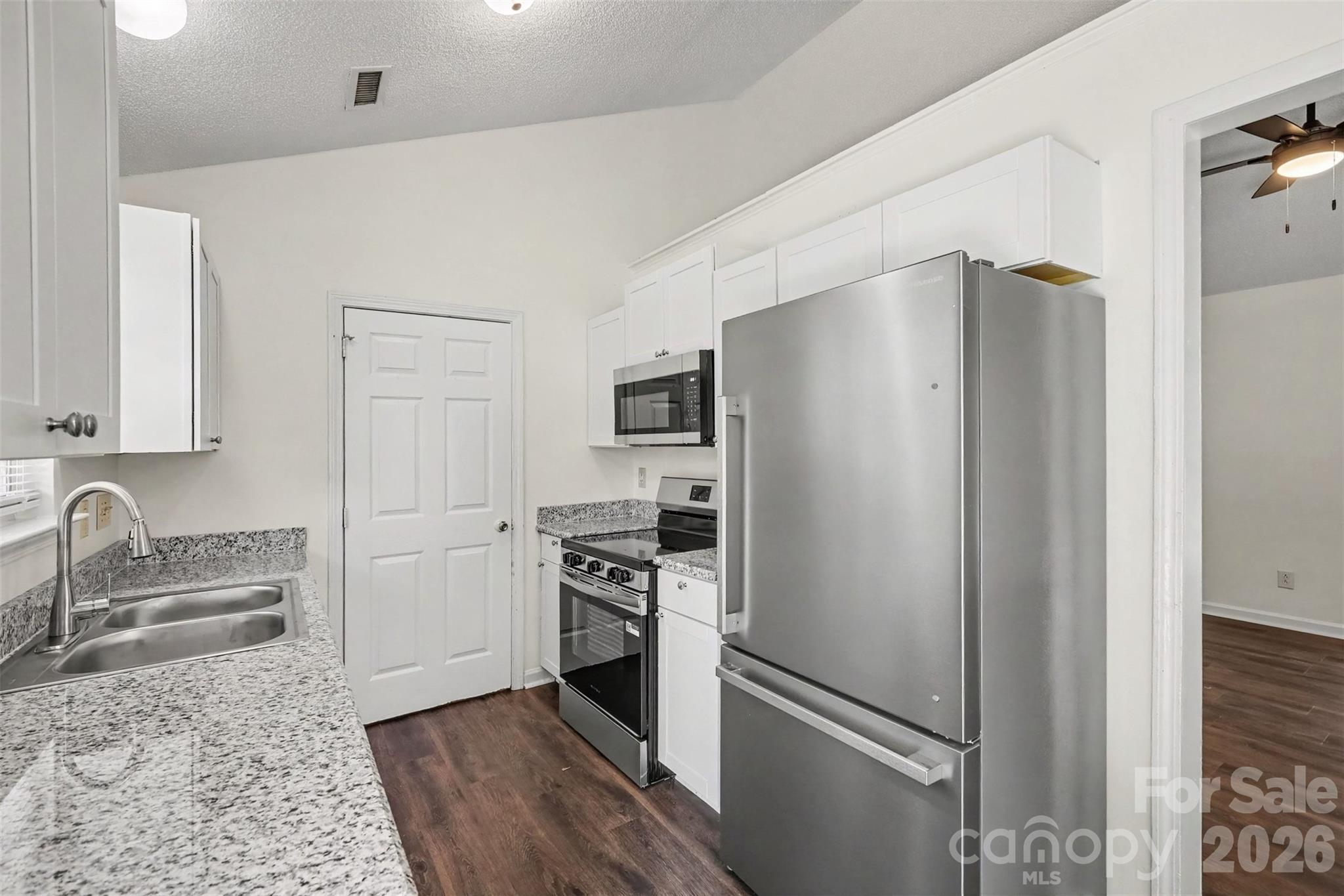 5718 Kirkdale Court Property Photo 13