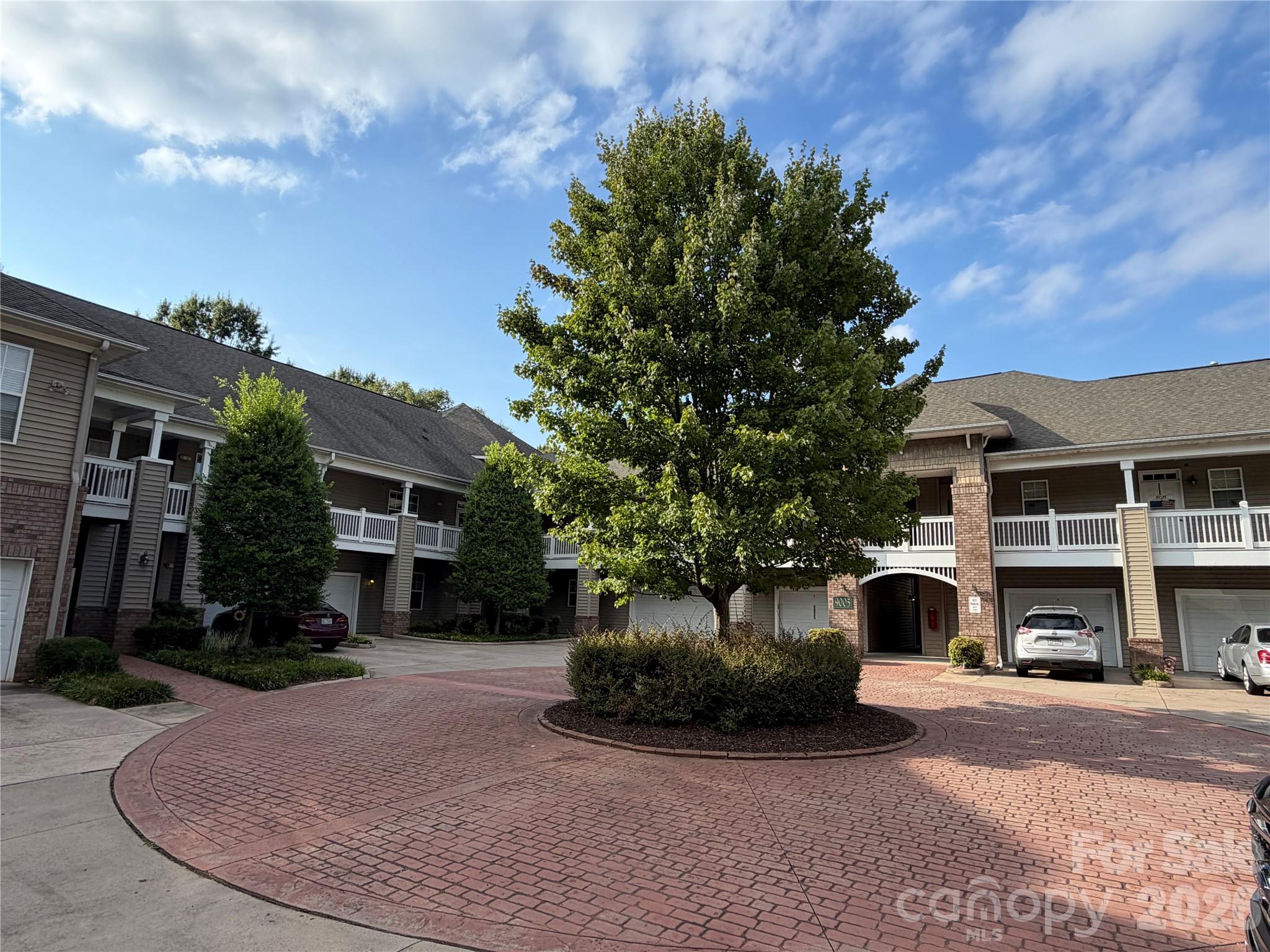 9009 Rosalyn Glen Road Property Photo 1