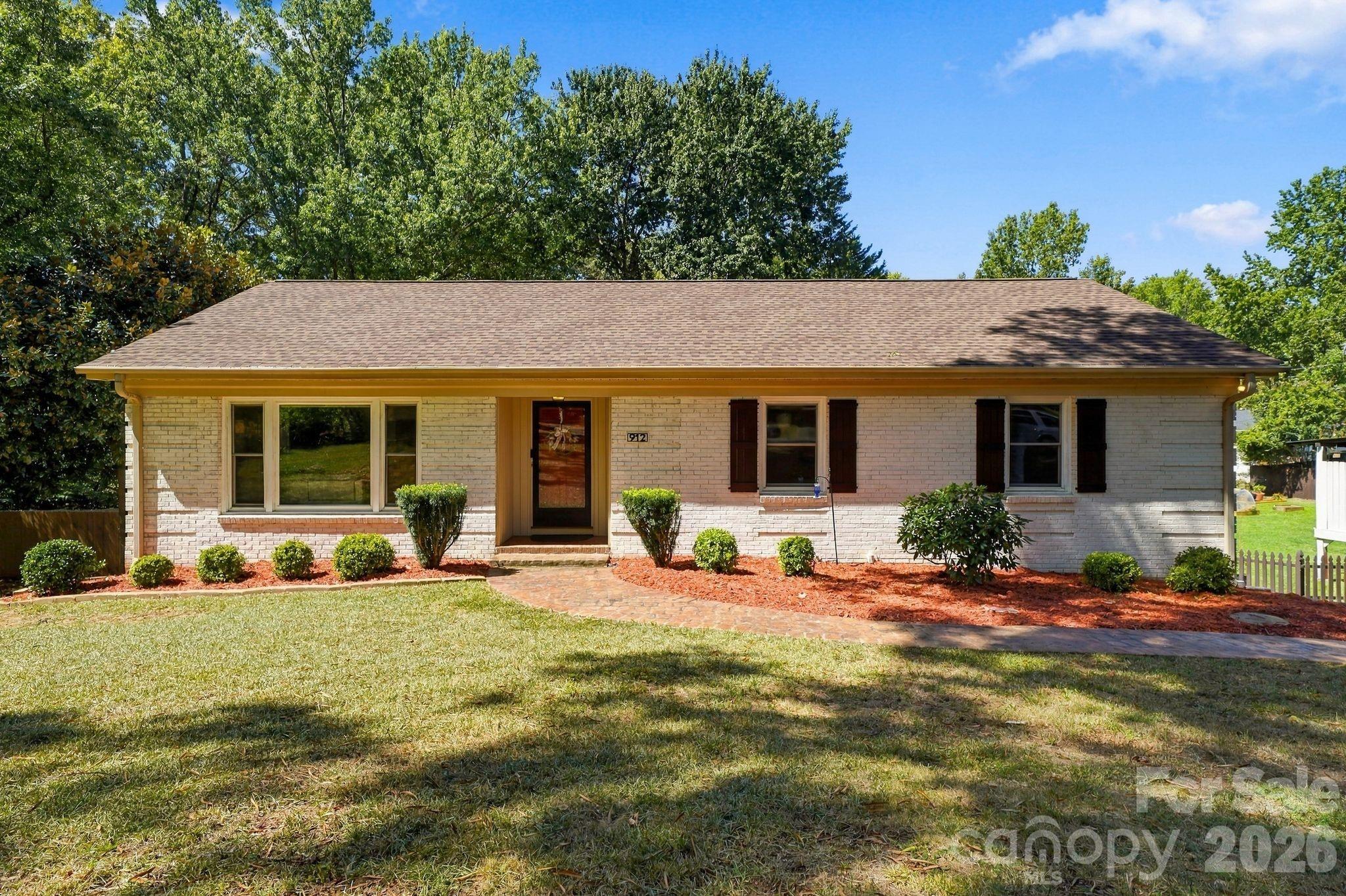 912 Tally Ho Court Property Photo 1
