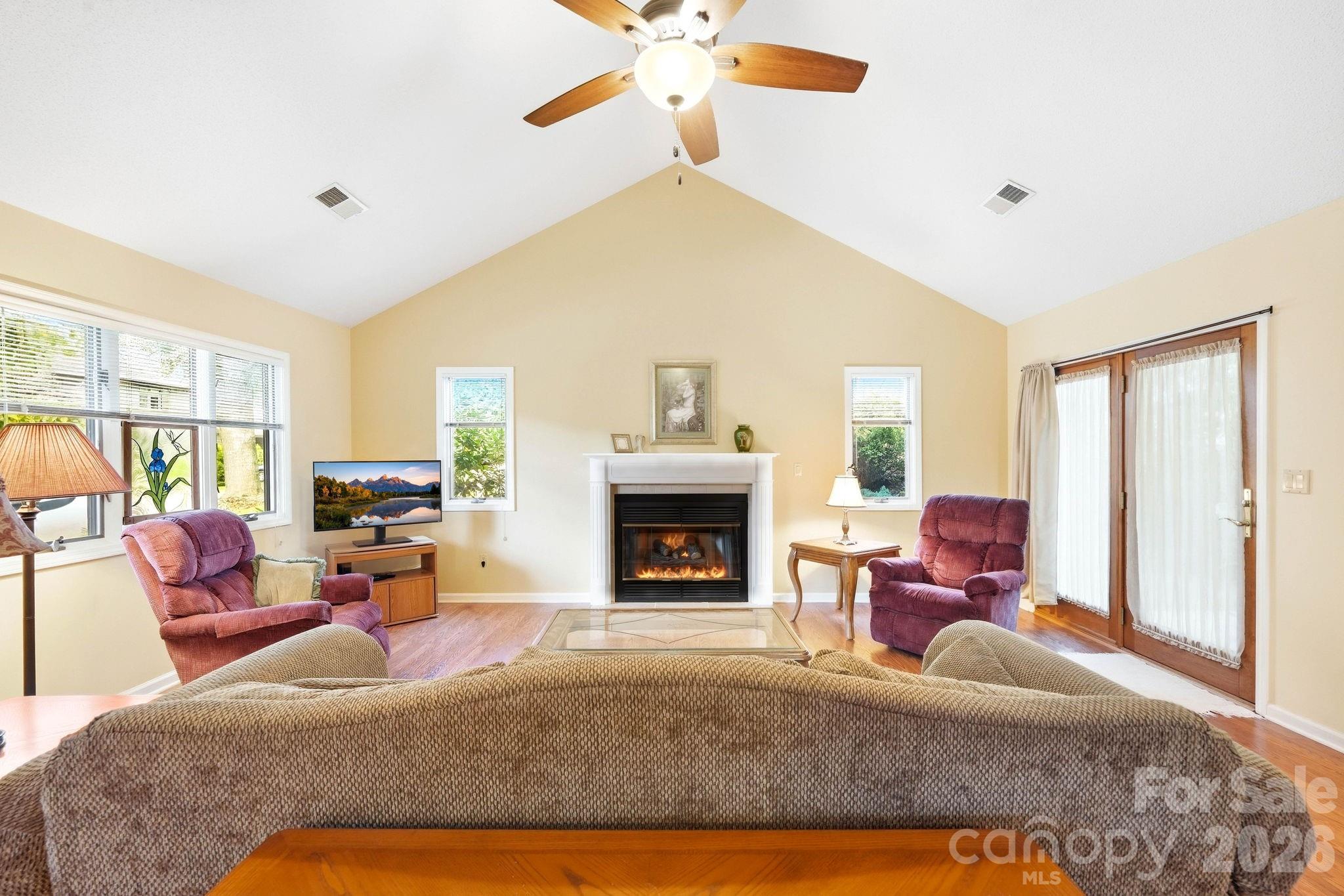 310 Robertson Street Property Photo 3