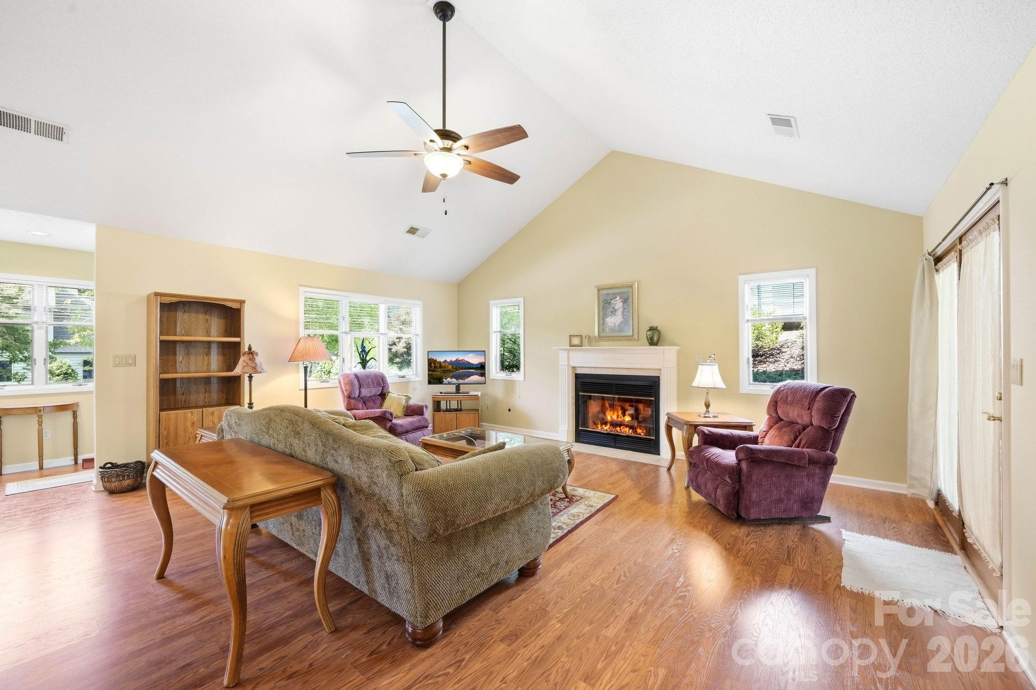 310 Robertson Street Property Photo 4