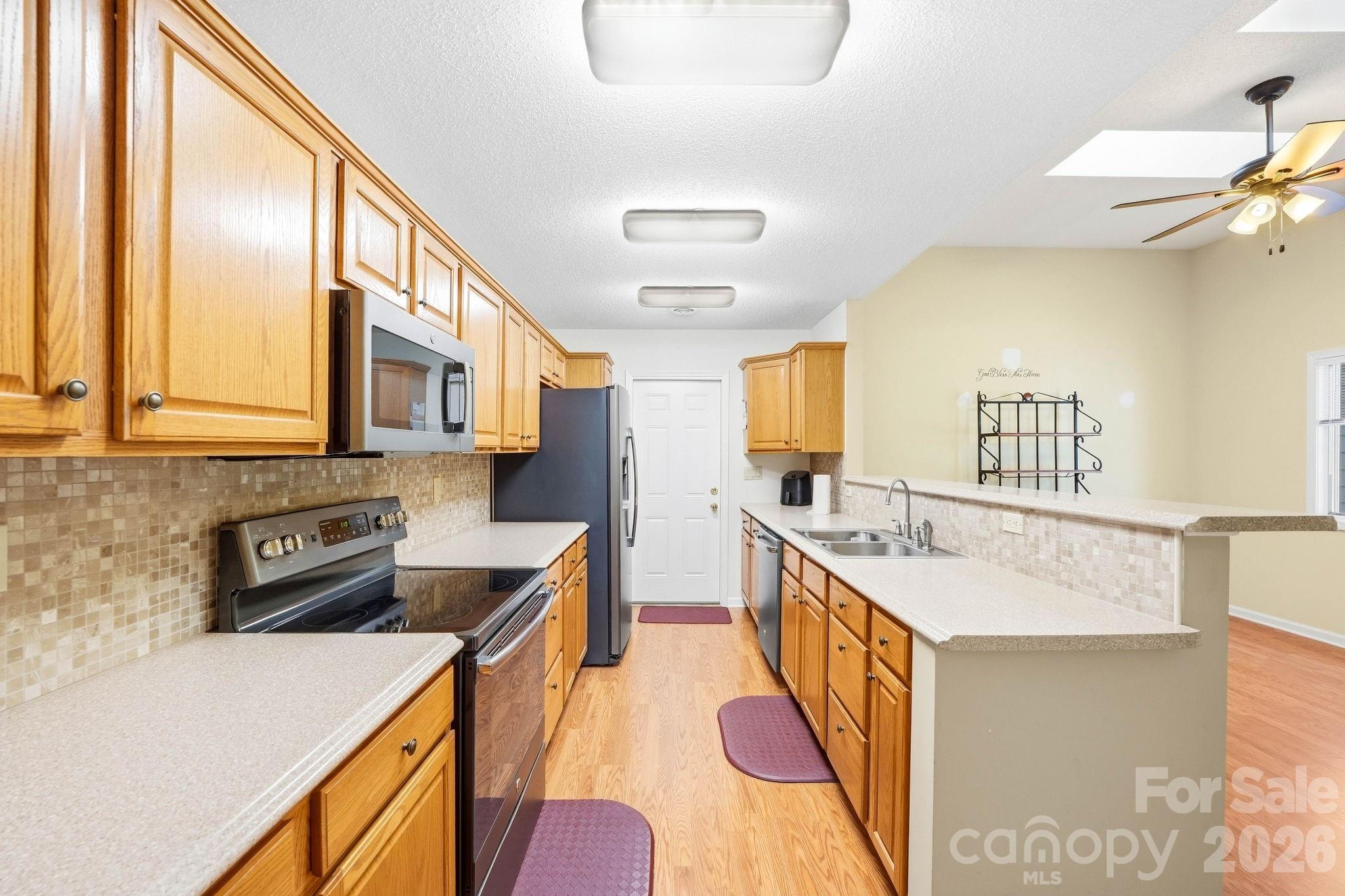 310 Robertson Street Property Photo 6