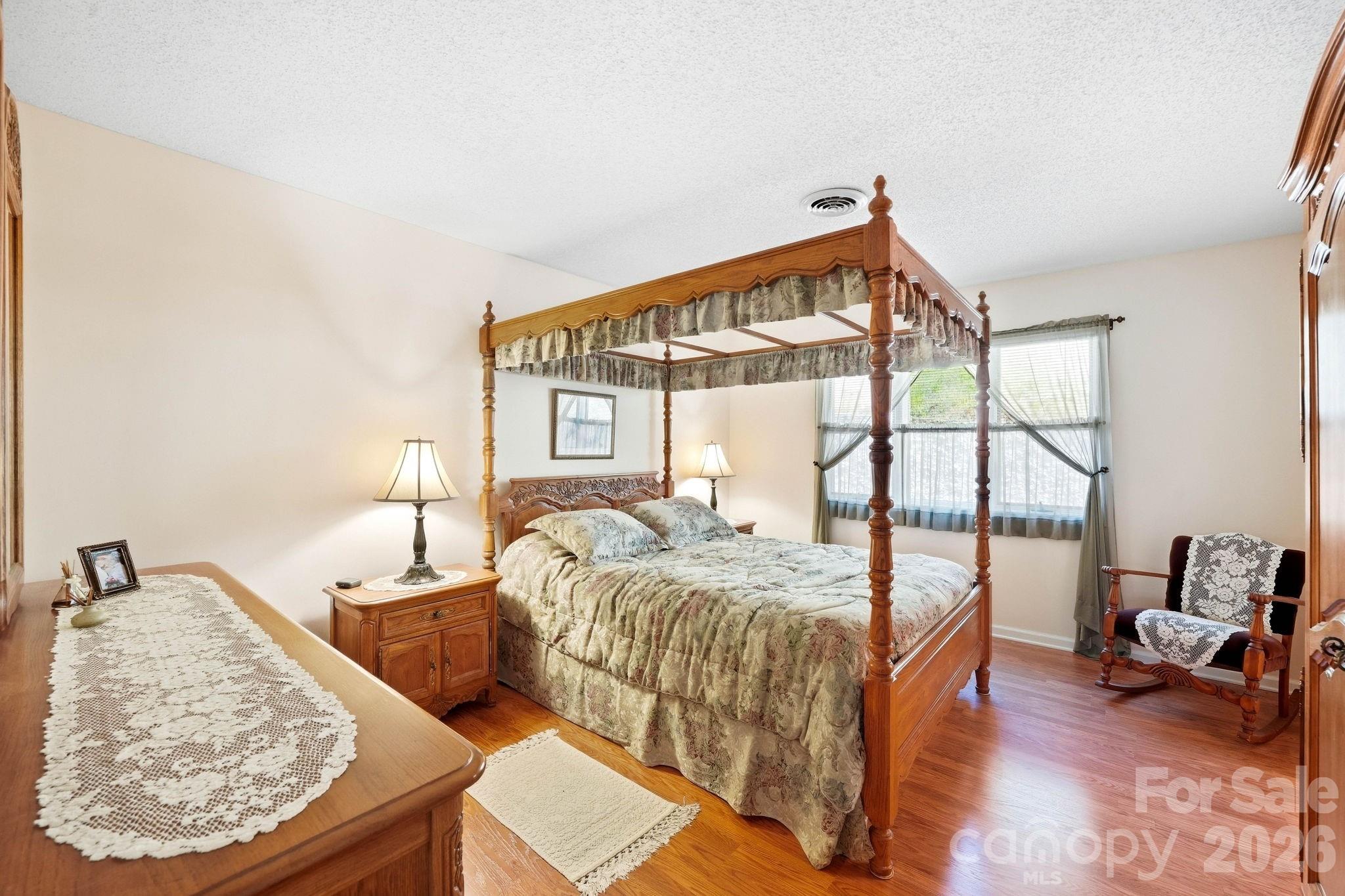 310 Robertson Street Property Photo 14