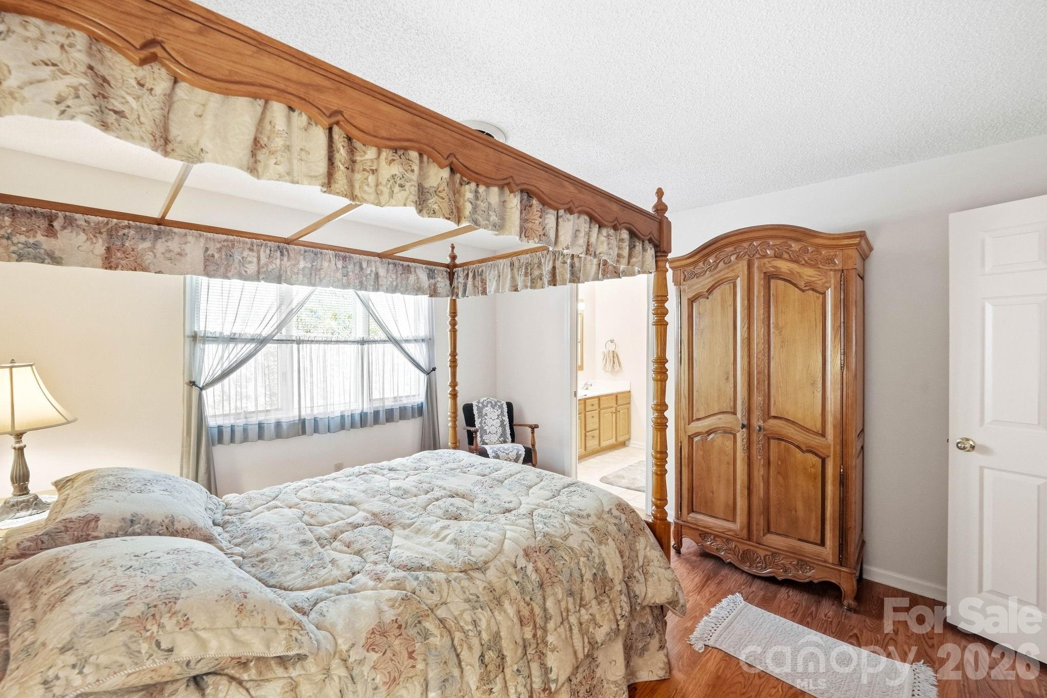 310 Robertson Street Property Photo 15