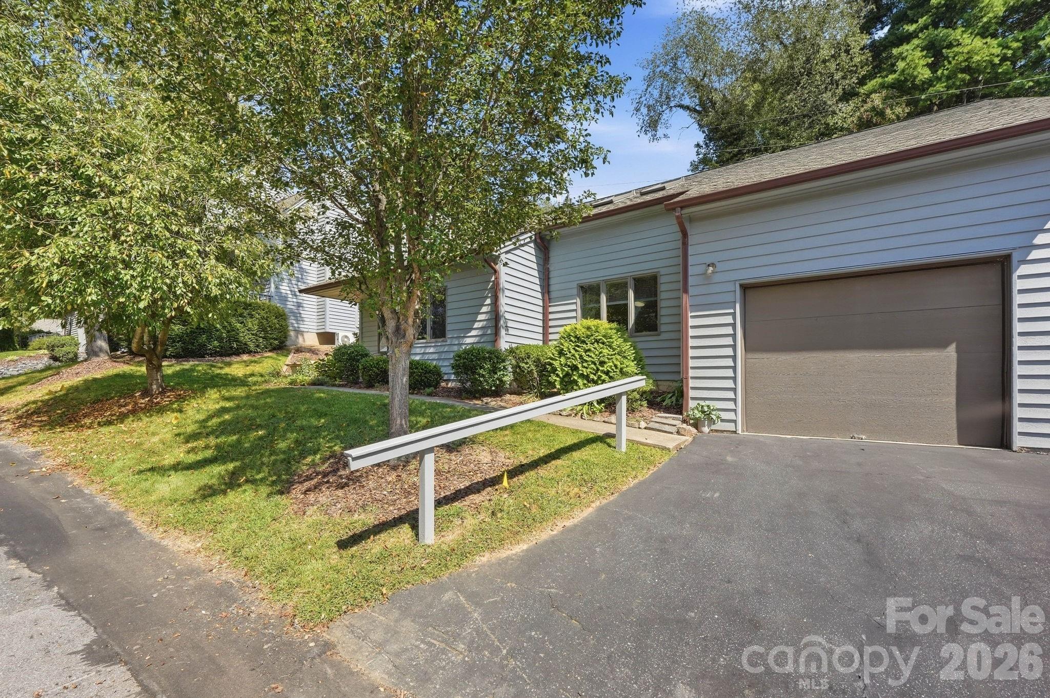 310 Robertson Street Property Photo 25