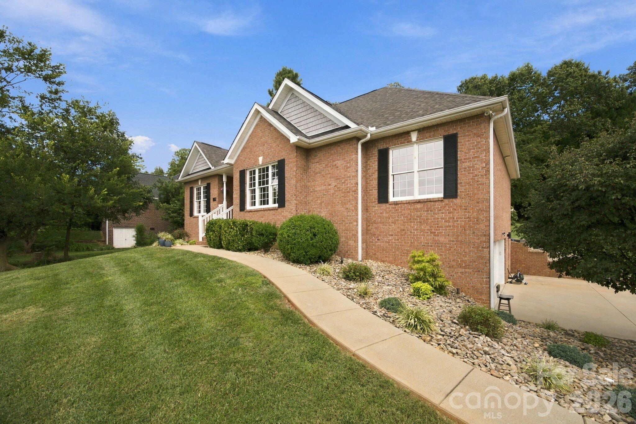 1463 Brookstone Drive Property Photo 4