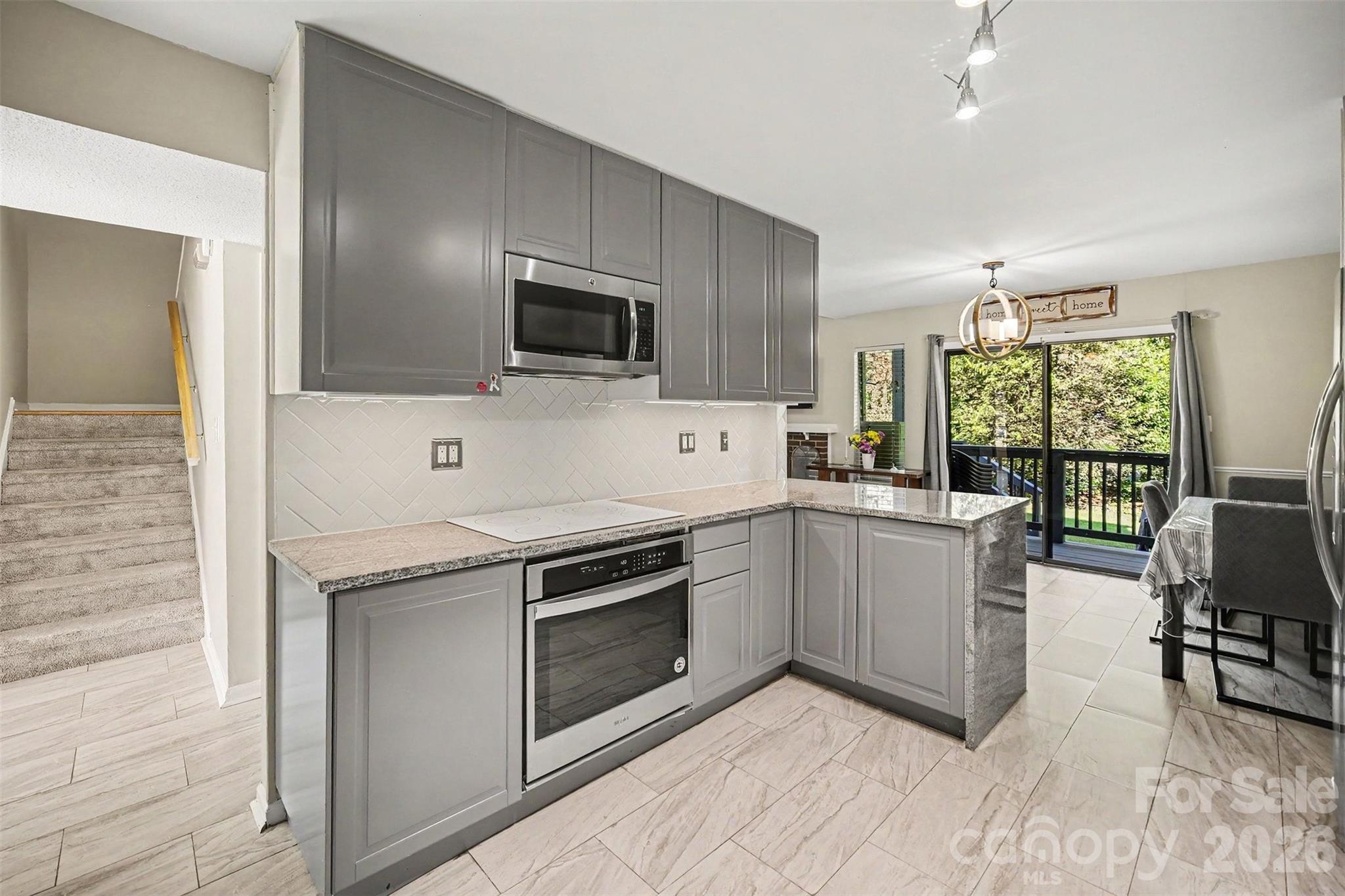 6612 Point Comfort Lane Property Photo 2