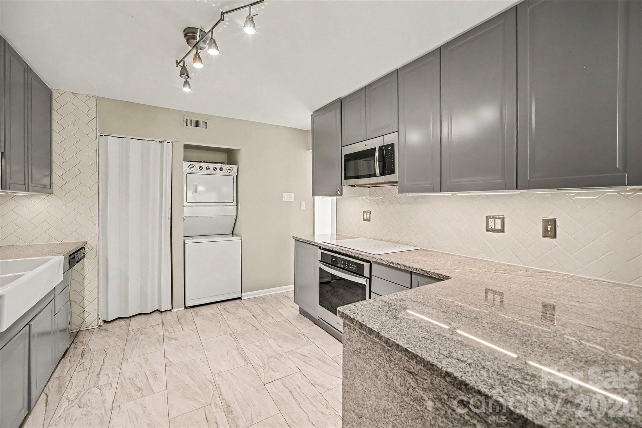 6612 Point Comfort Lane Property Photo 14