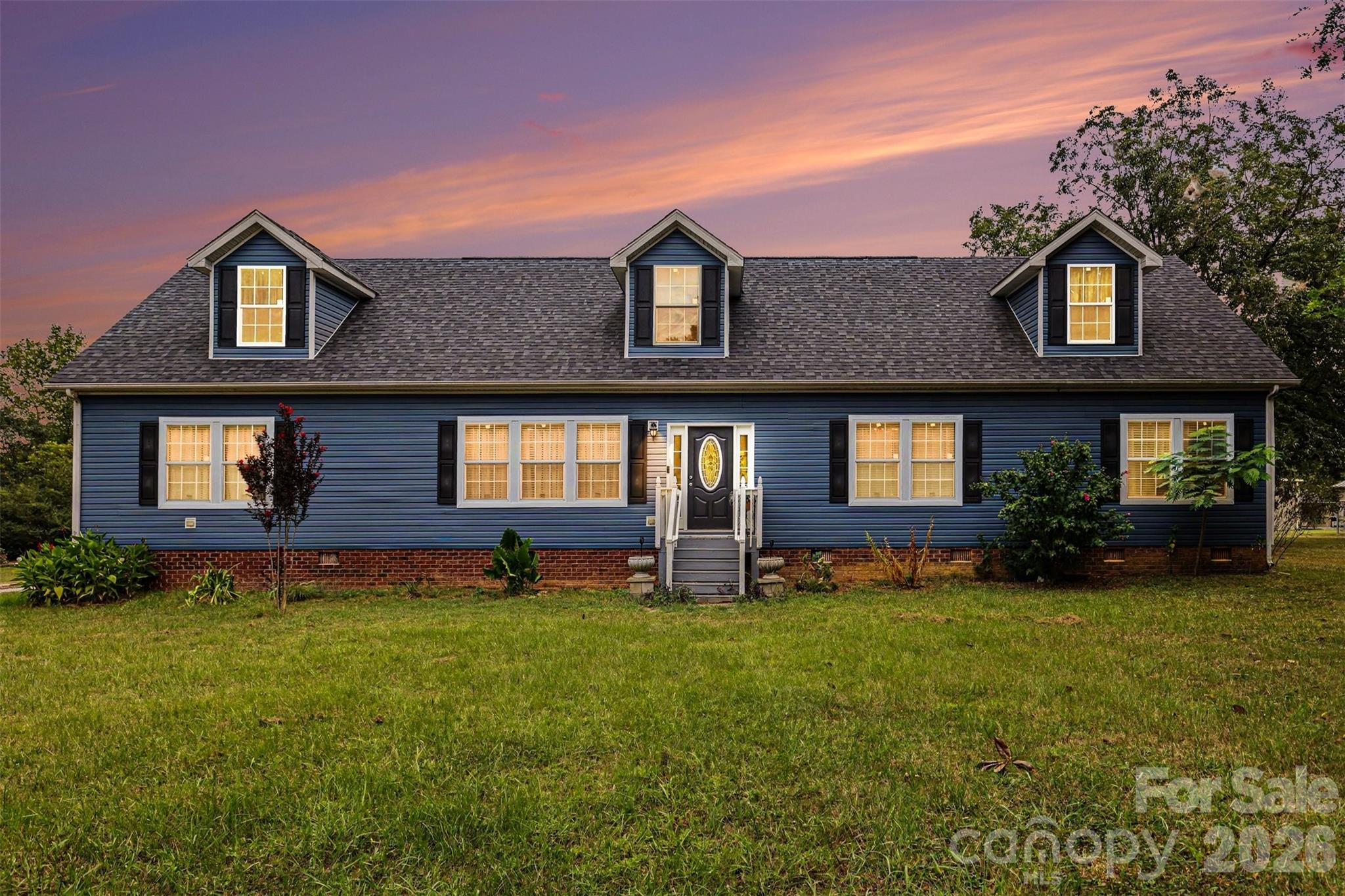 5780 Oak Street Property Photo 1