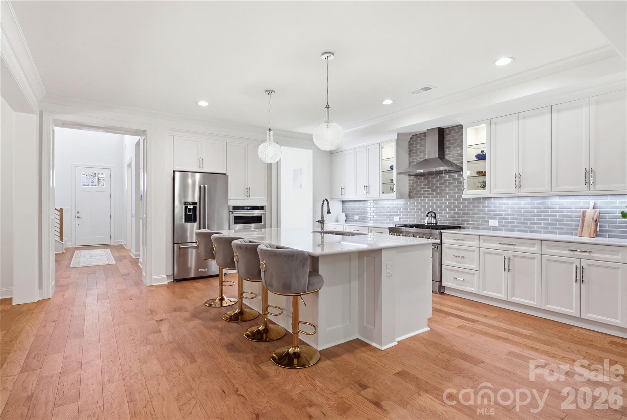 6068 Holden Court Property Photo 4