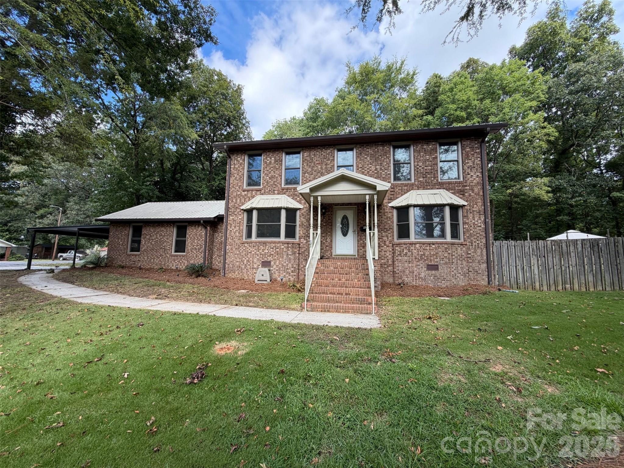 121 Goodman Circle Property Photo 1