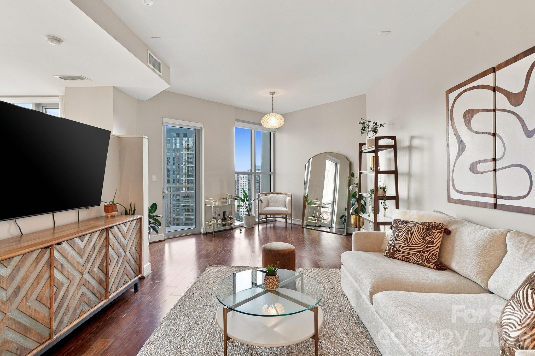 333 W Trade Street 1709 Property Photo 5