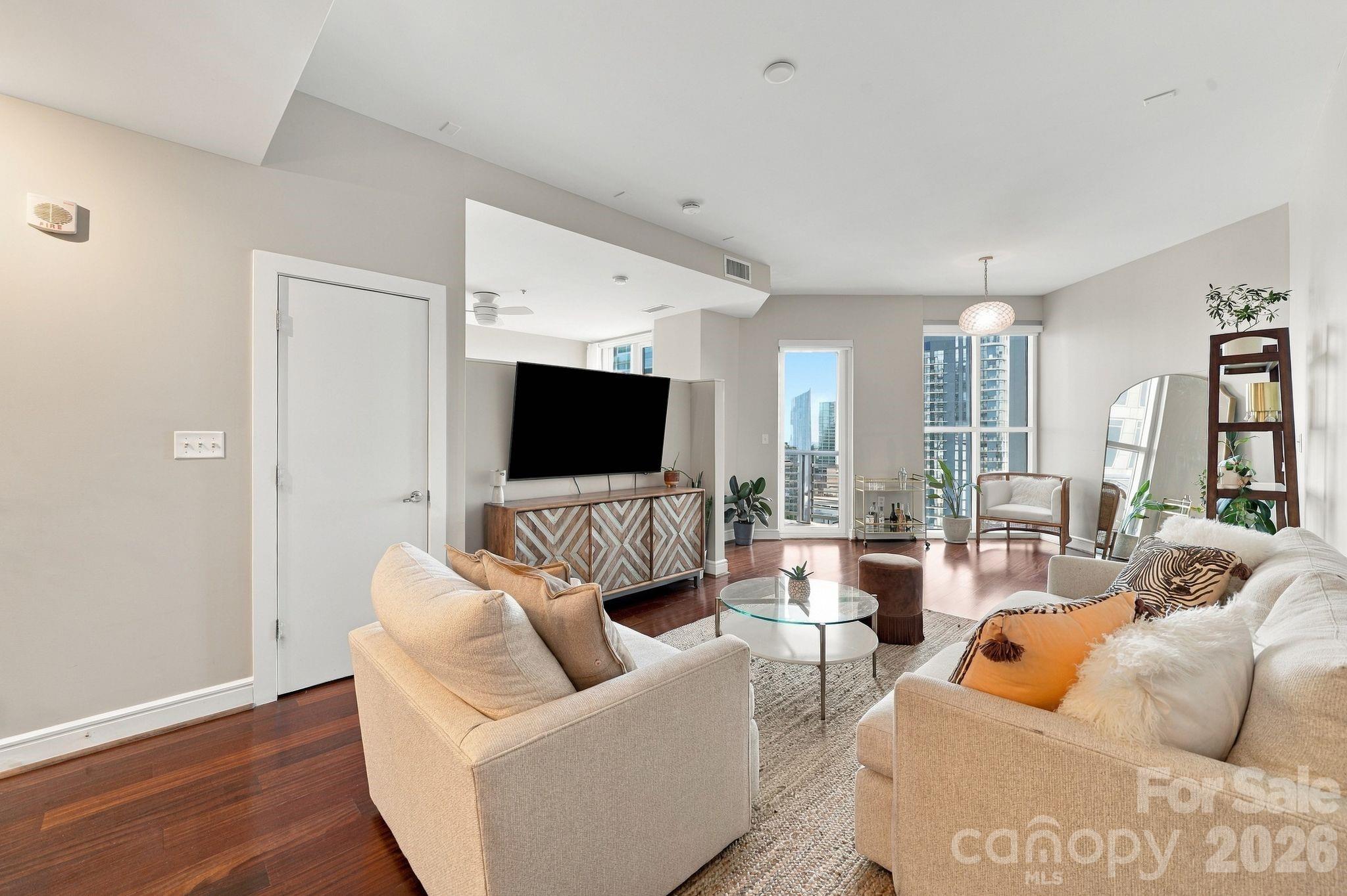 333 W Trade Street 1709 Property Photo 7