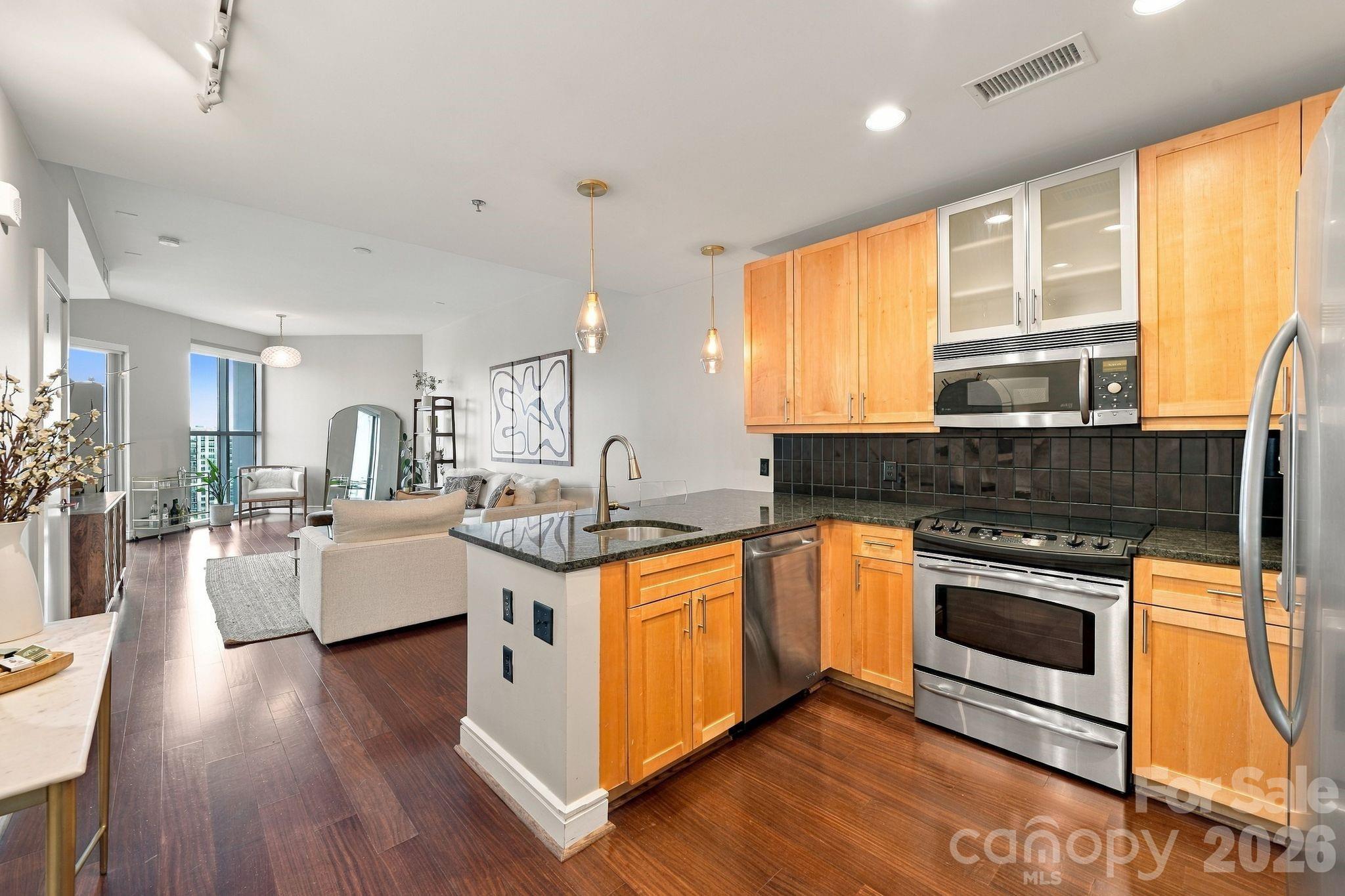 333 W Trade Street 1709 Property Photo 10