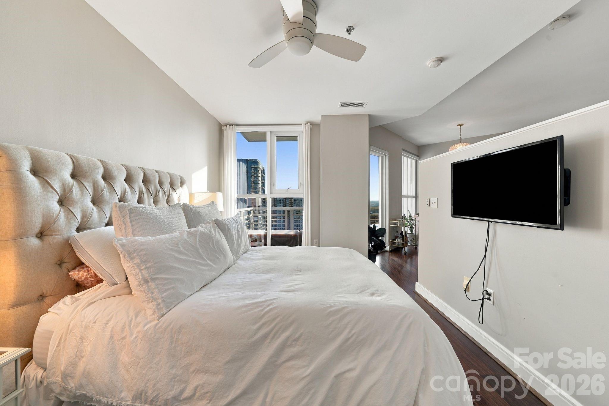 333 W Trade Street 1709 Property Photo 14