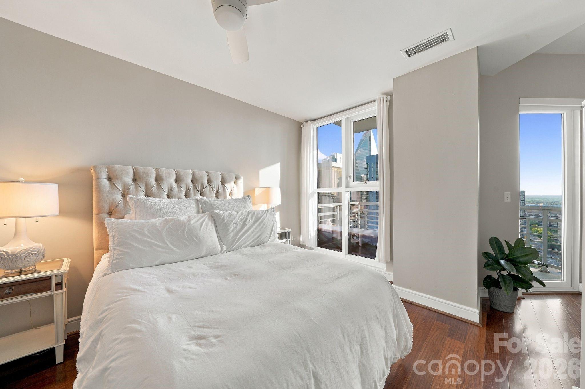 333 W Trade Street 1709 Property Photo 15