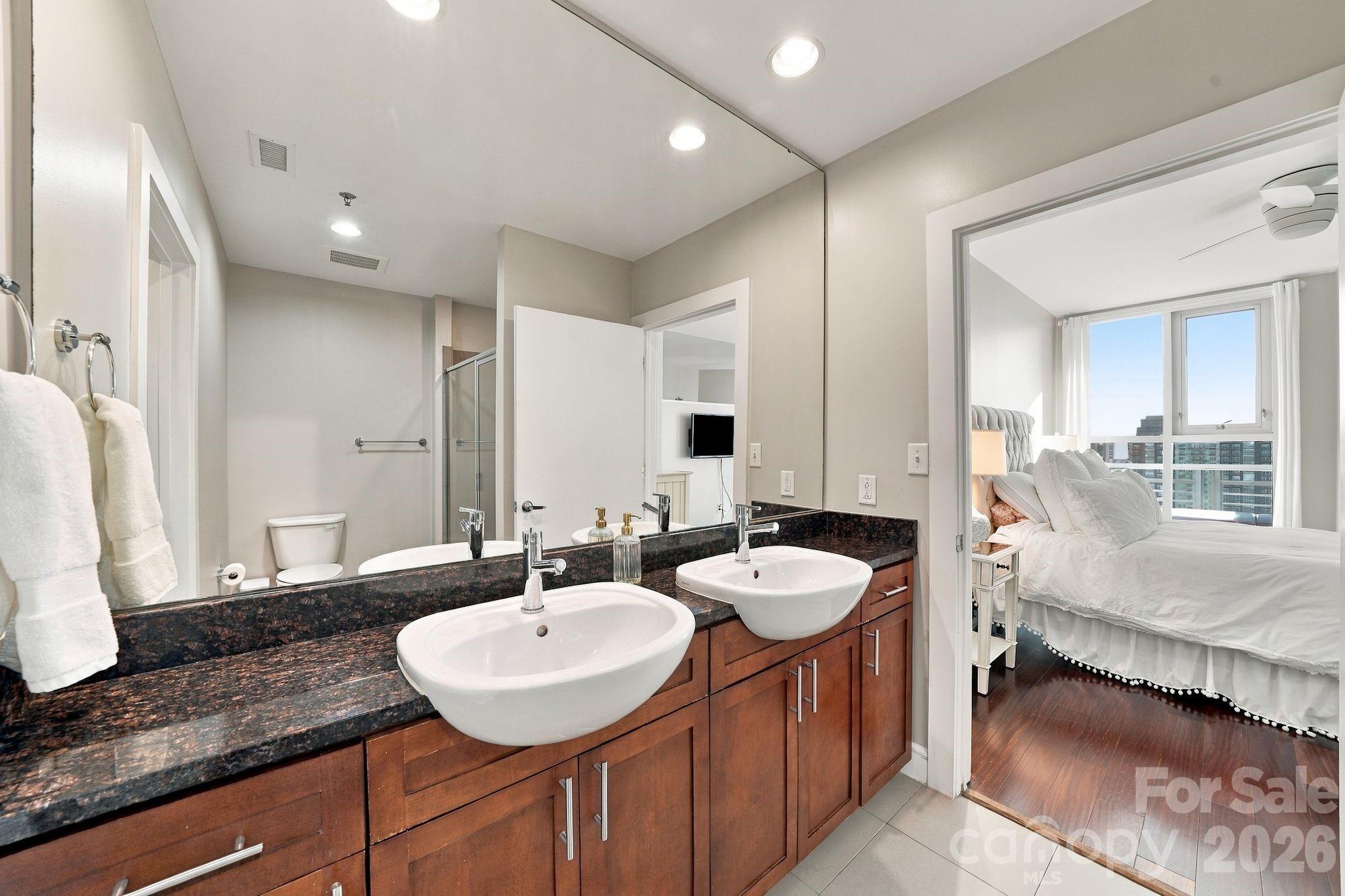 333 W Trade Street 1709 Property Photo 17