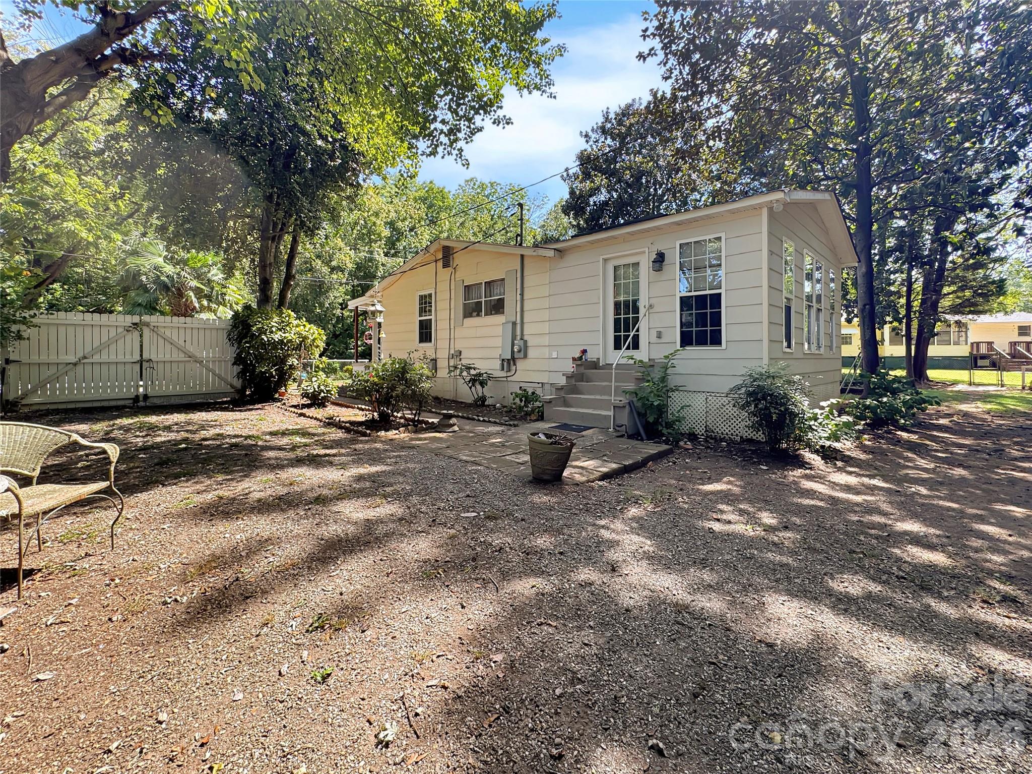 25 Stowe Street Property Photo 8