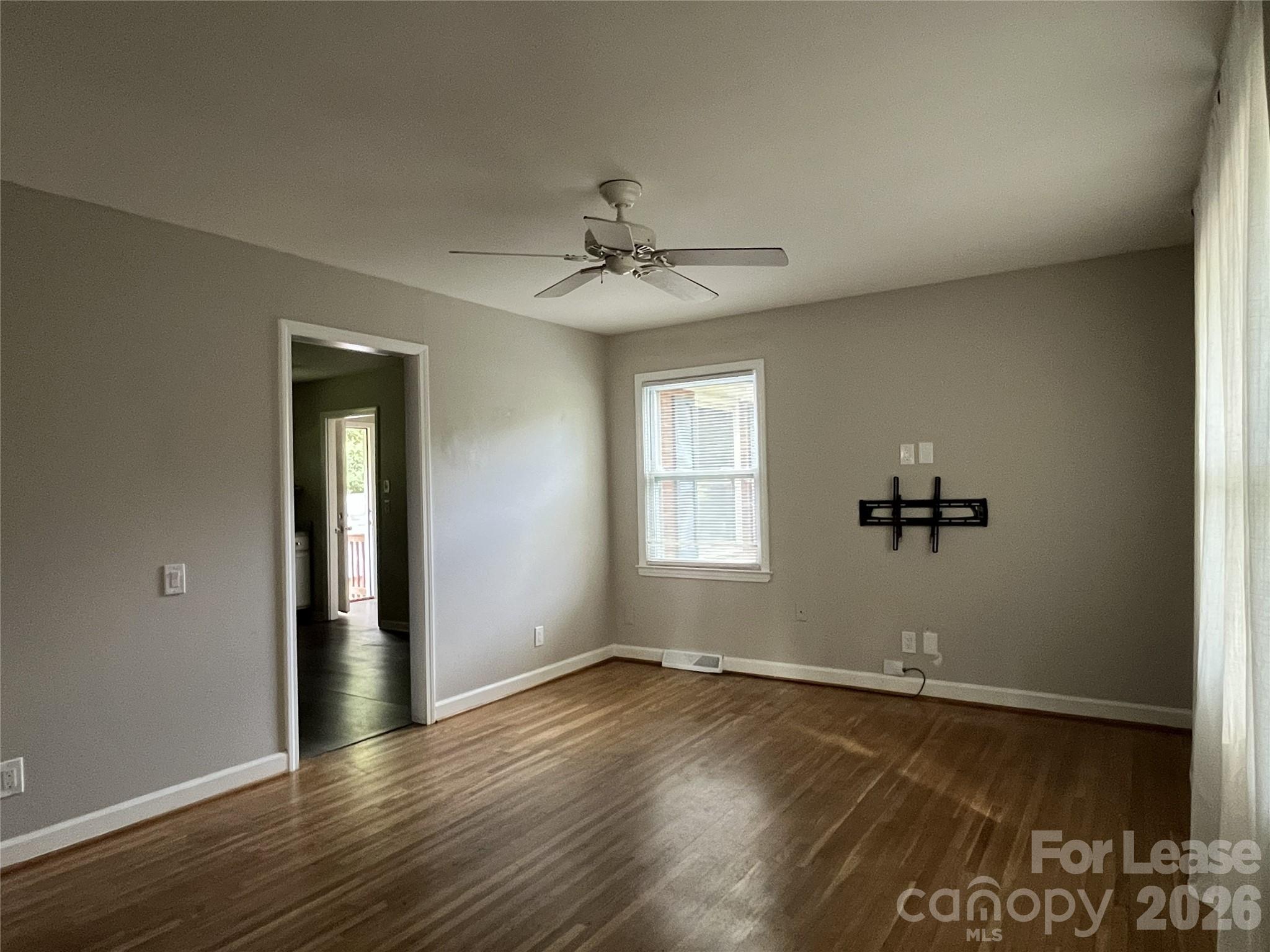 4024 Abbeydale Drive Property Photo 4