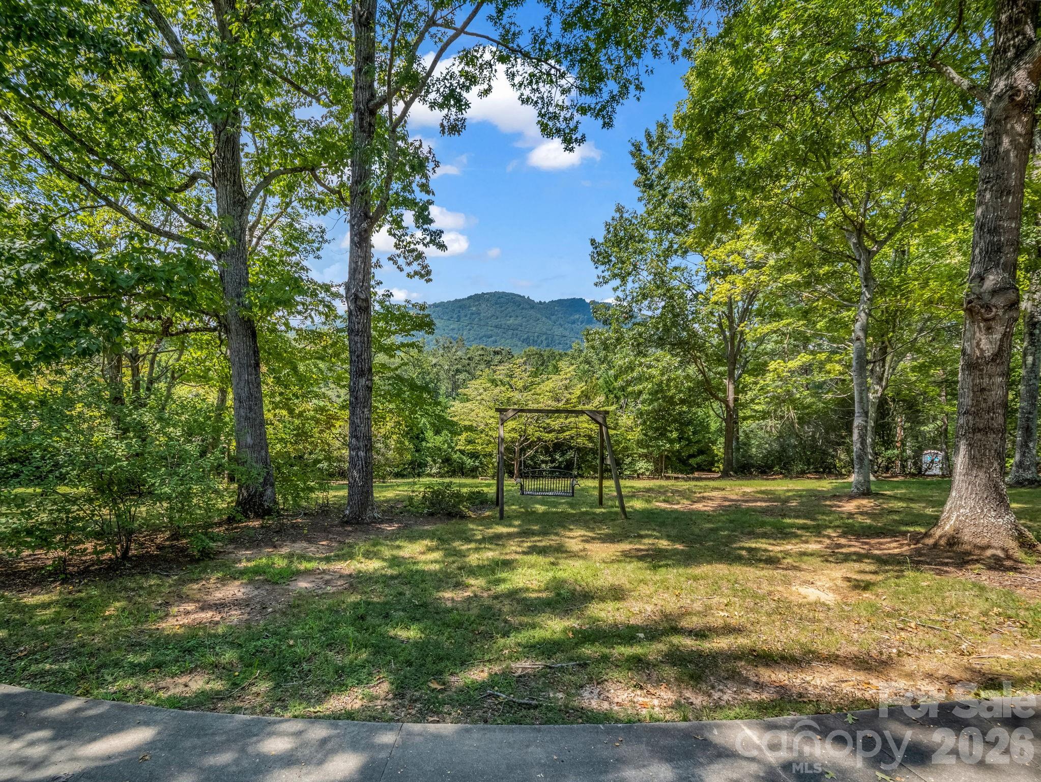 215 Hillcrest Drive Property Photo 3