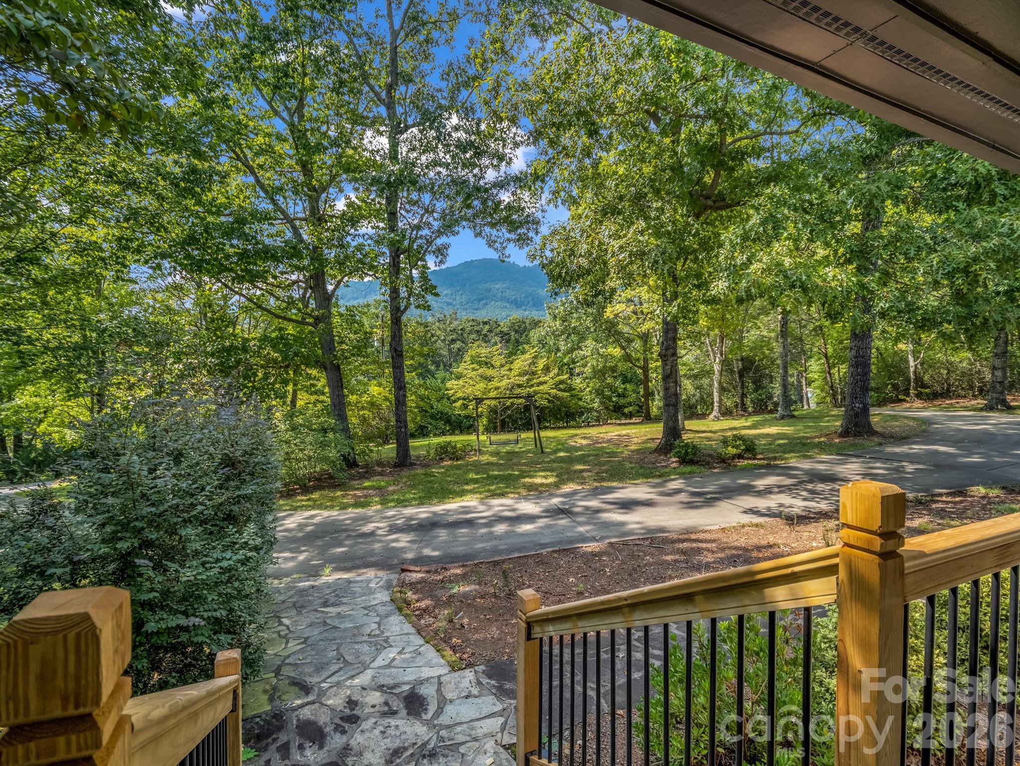 215 Hillcrest Drive Property Photo 4