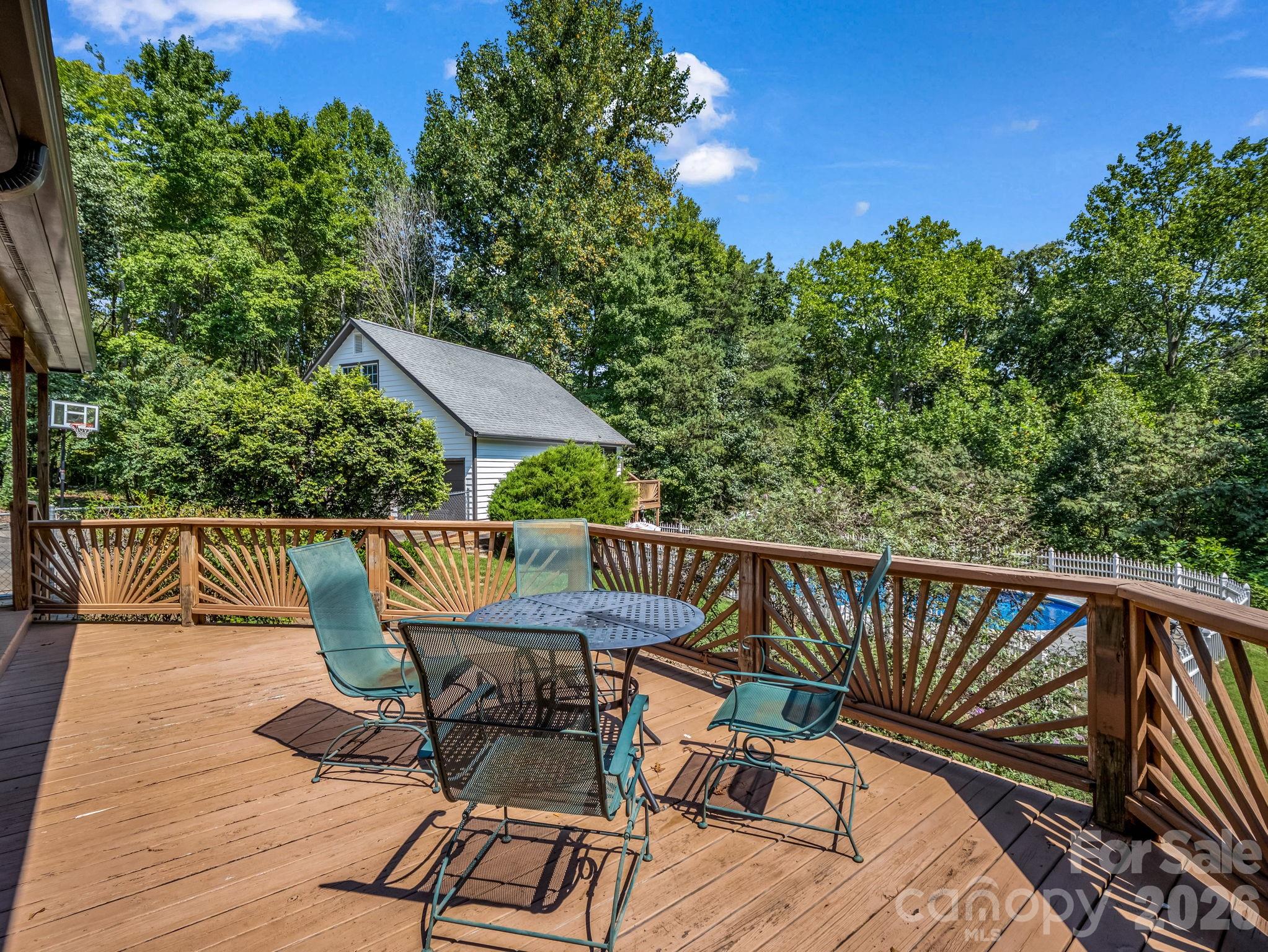 215 Hillcrest Drive Property Photo 32