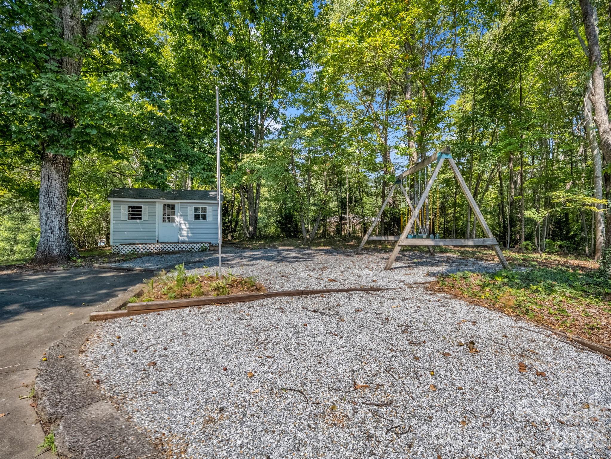 215 Hillcrest Drive Property Photo 43