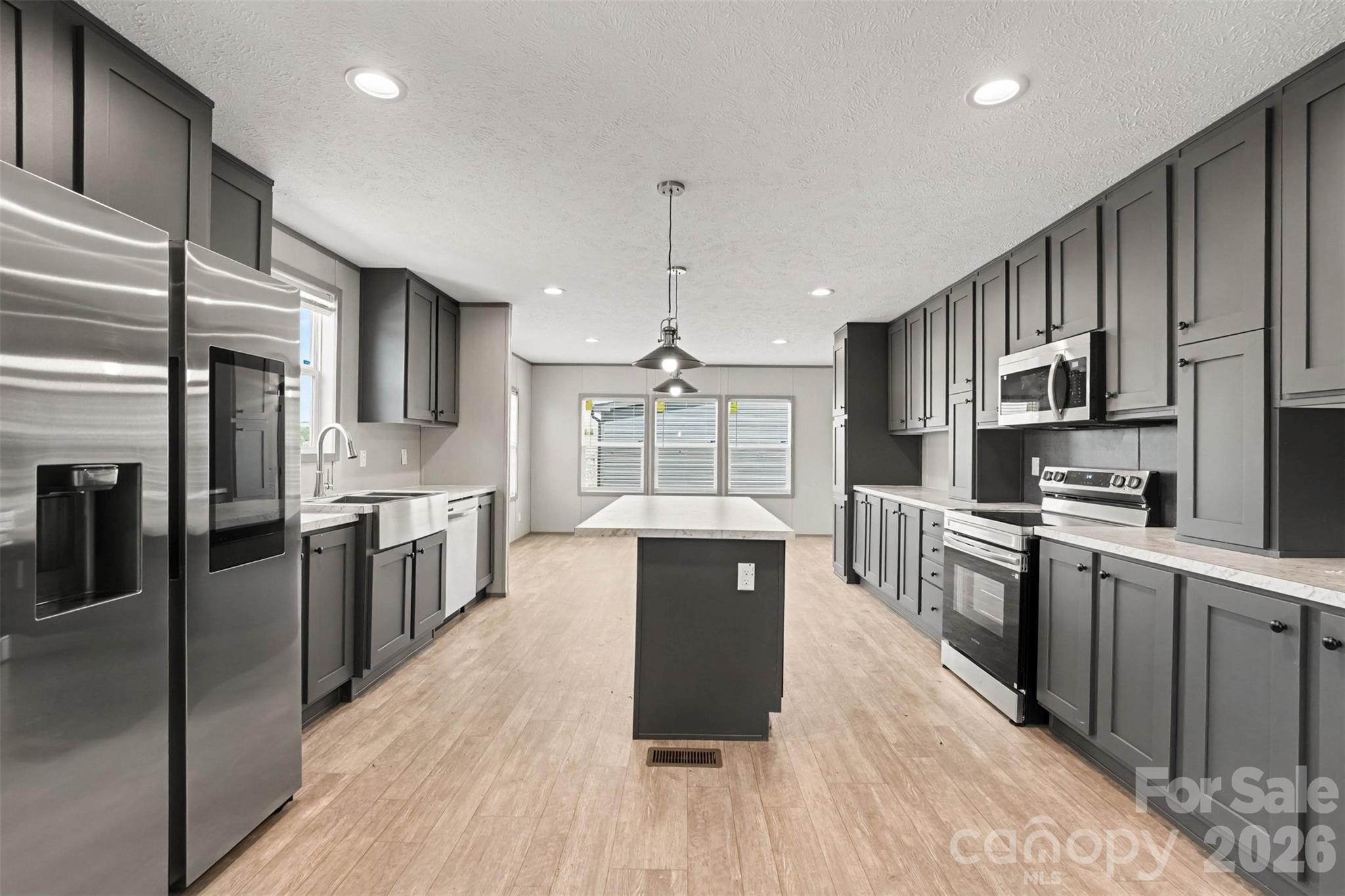 807 Eagleview Lane Property Photo 3
