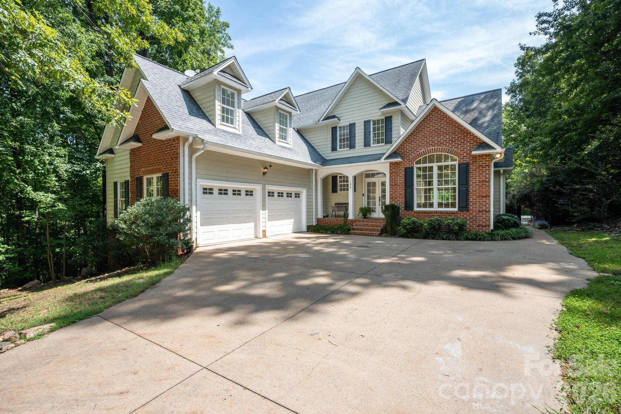 196 E Colonel Hampton Court Property Photo 1