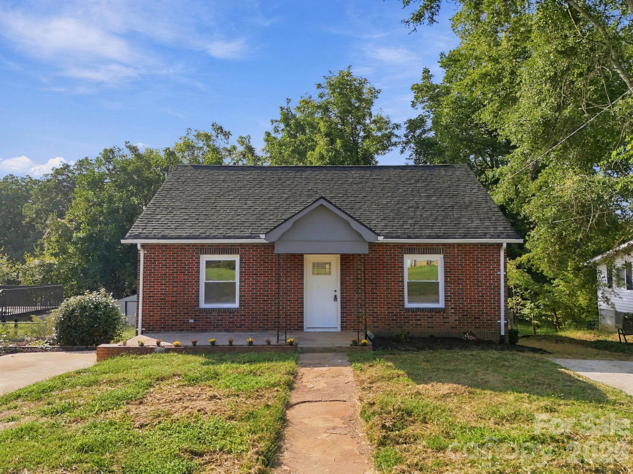 314 Rockyford Street Property Photo 1