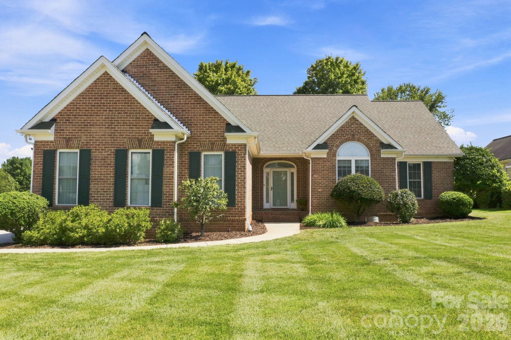 137 Fox Den Circle Property Photo 1