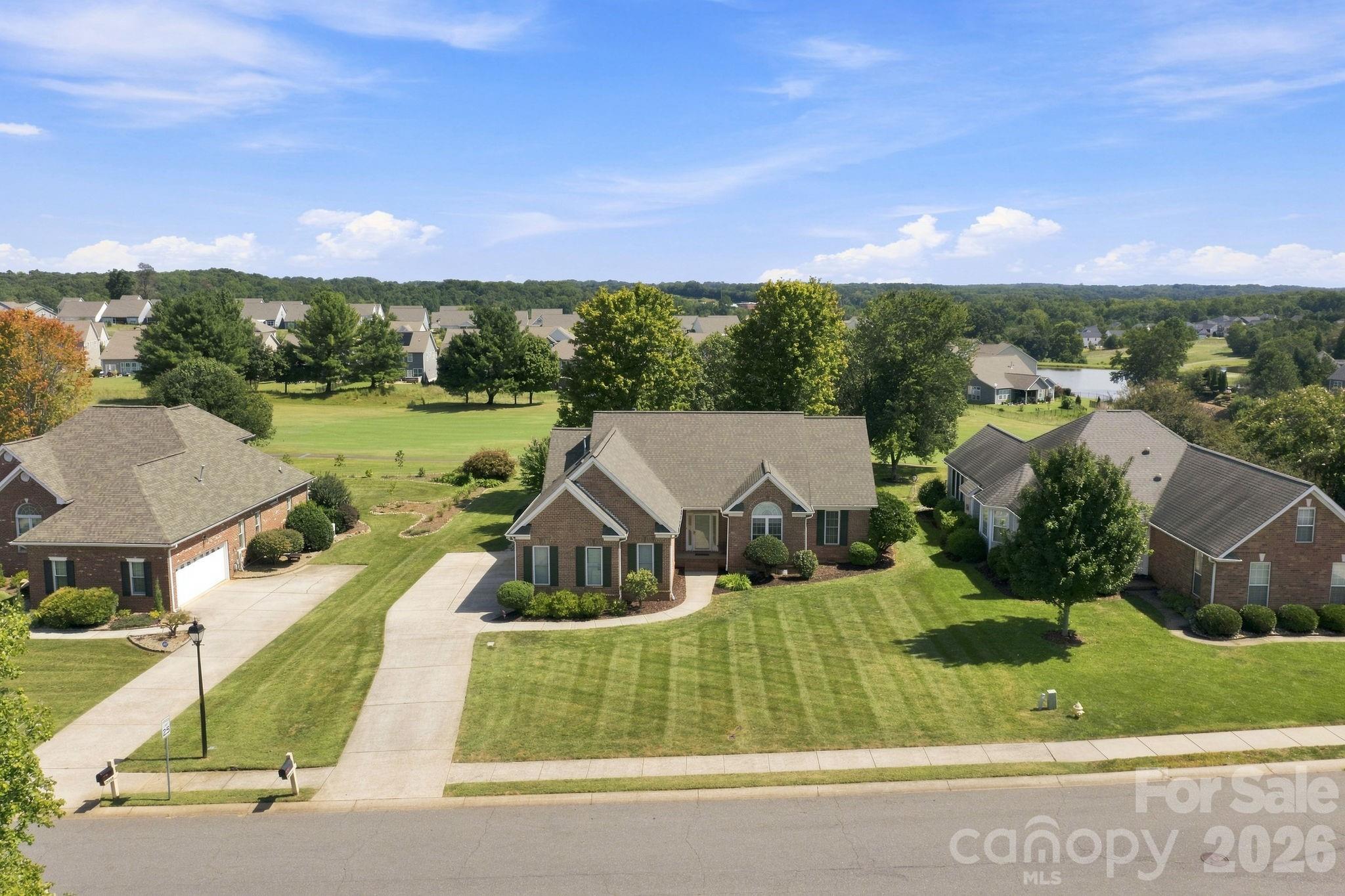 137 Fox Den Circle Property Photo 2