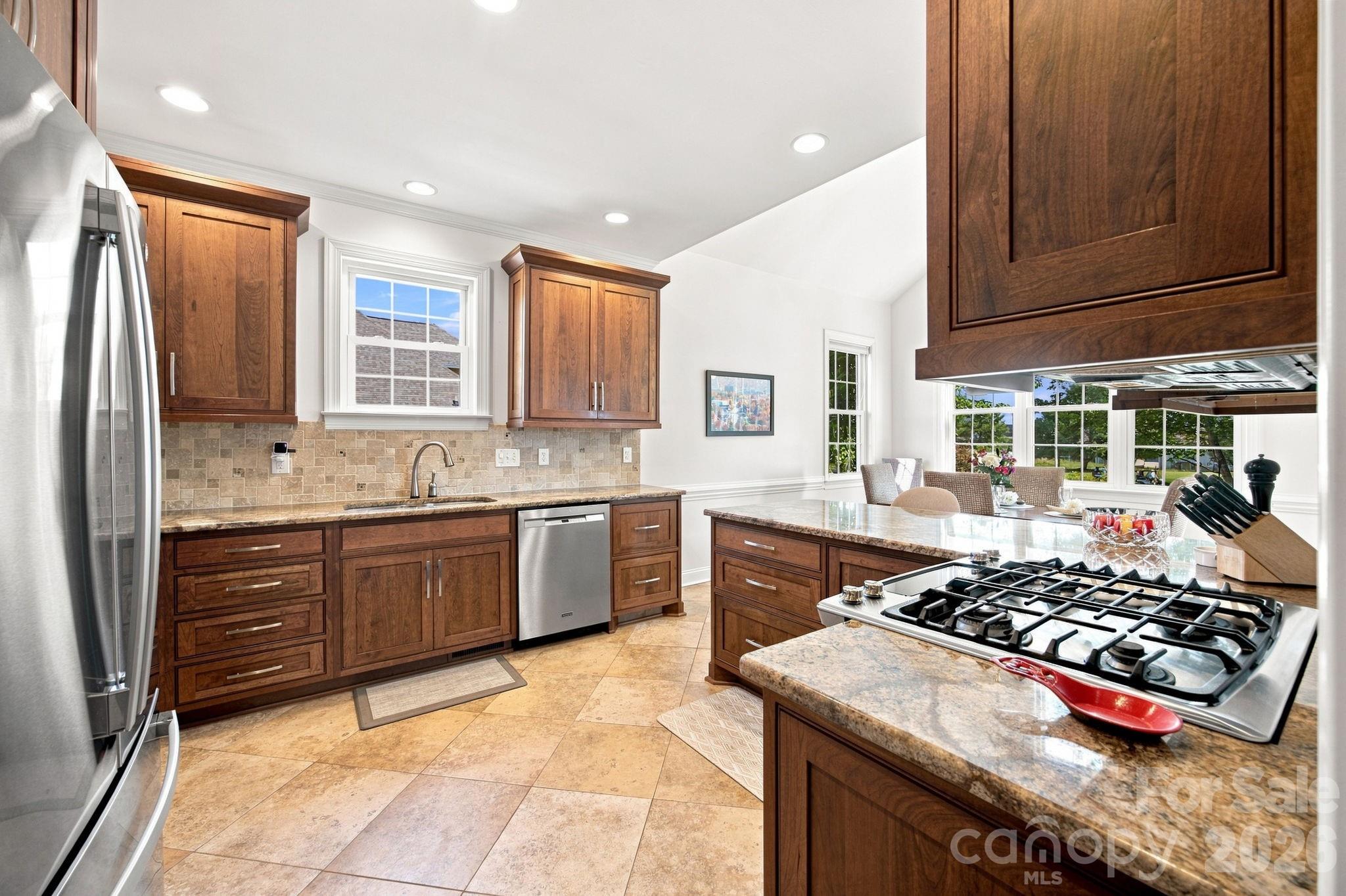 137 Fox Den Circle Property Photo 6