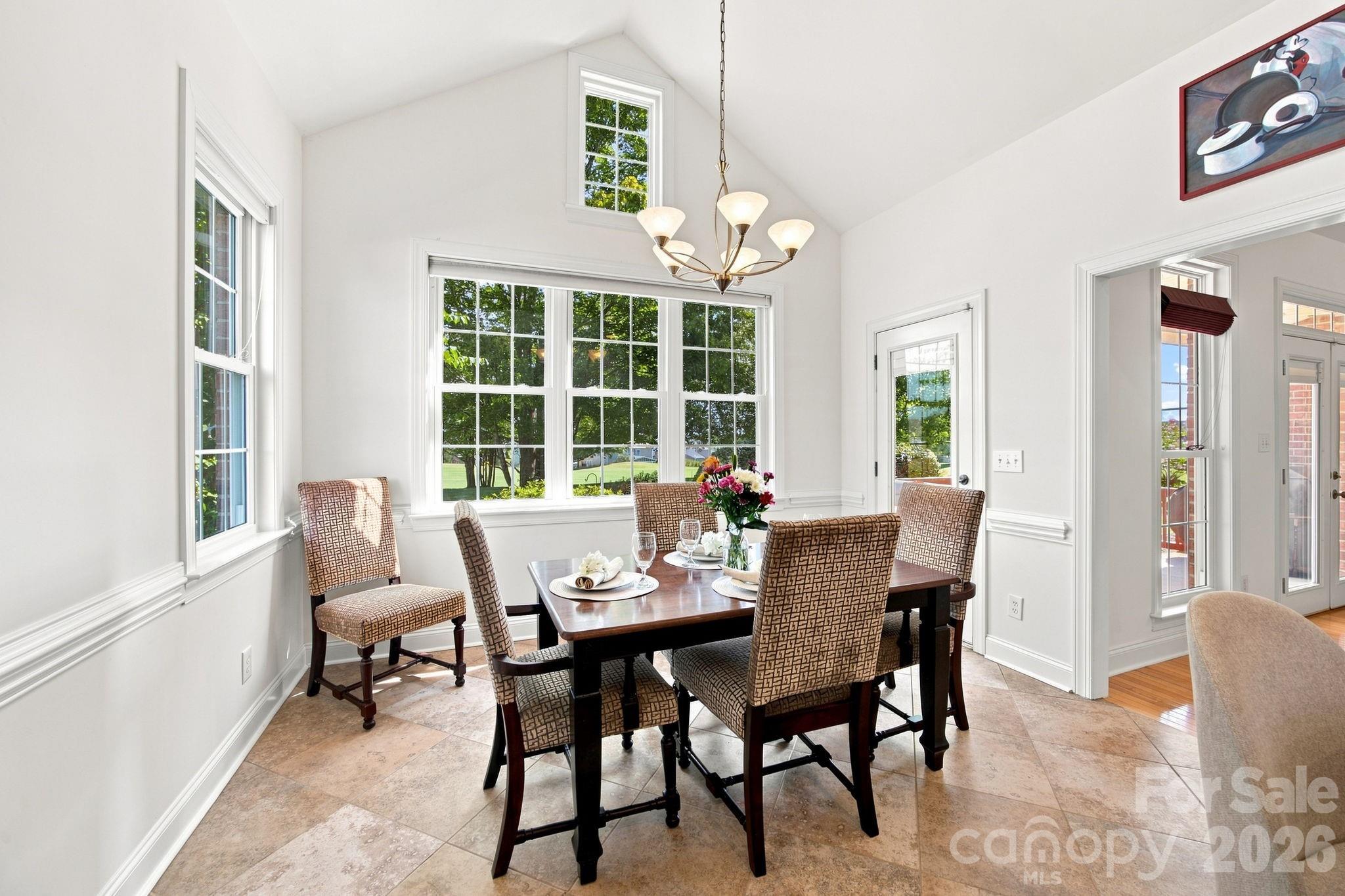 137 Fox Den Circle Property Photo 7