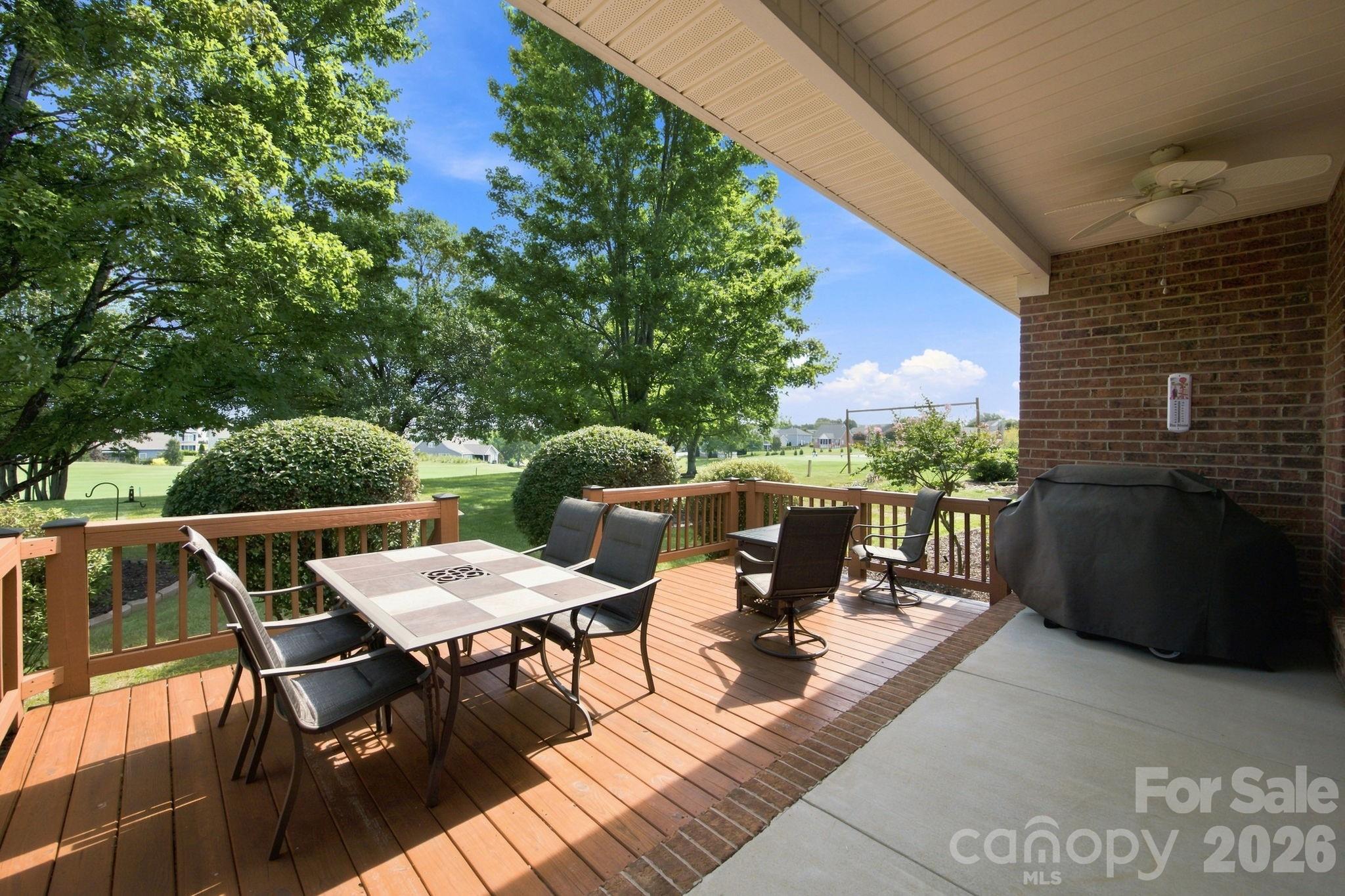 137 Fox Den Circle Property Photo 15