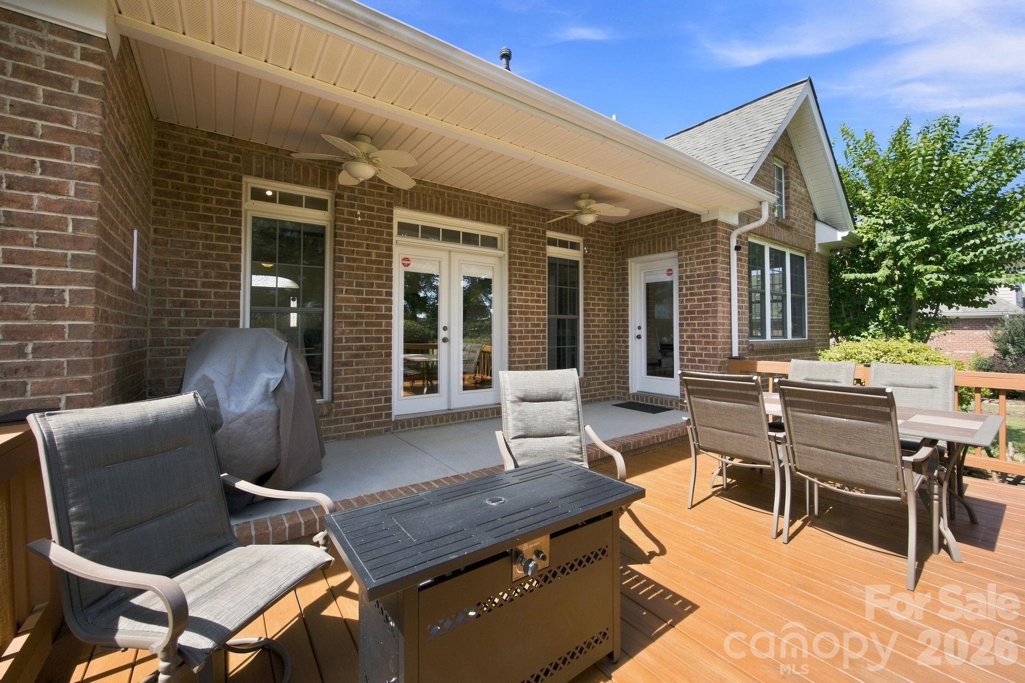 137 Fox Den Circle Property Photo 16