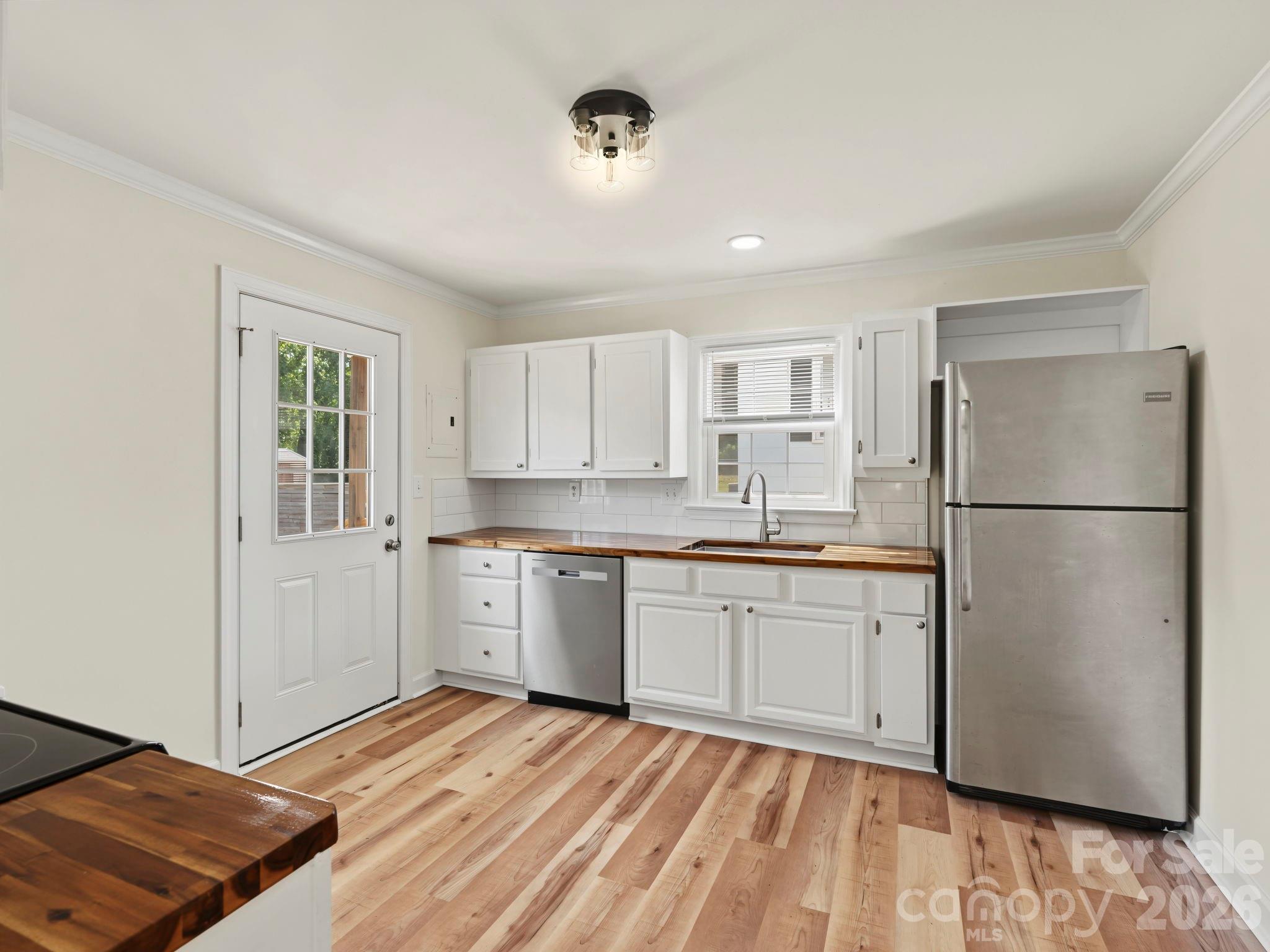316 E 19th Street Property Photo 3