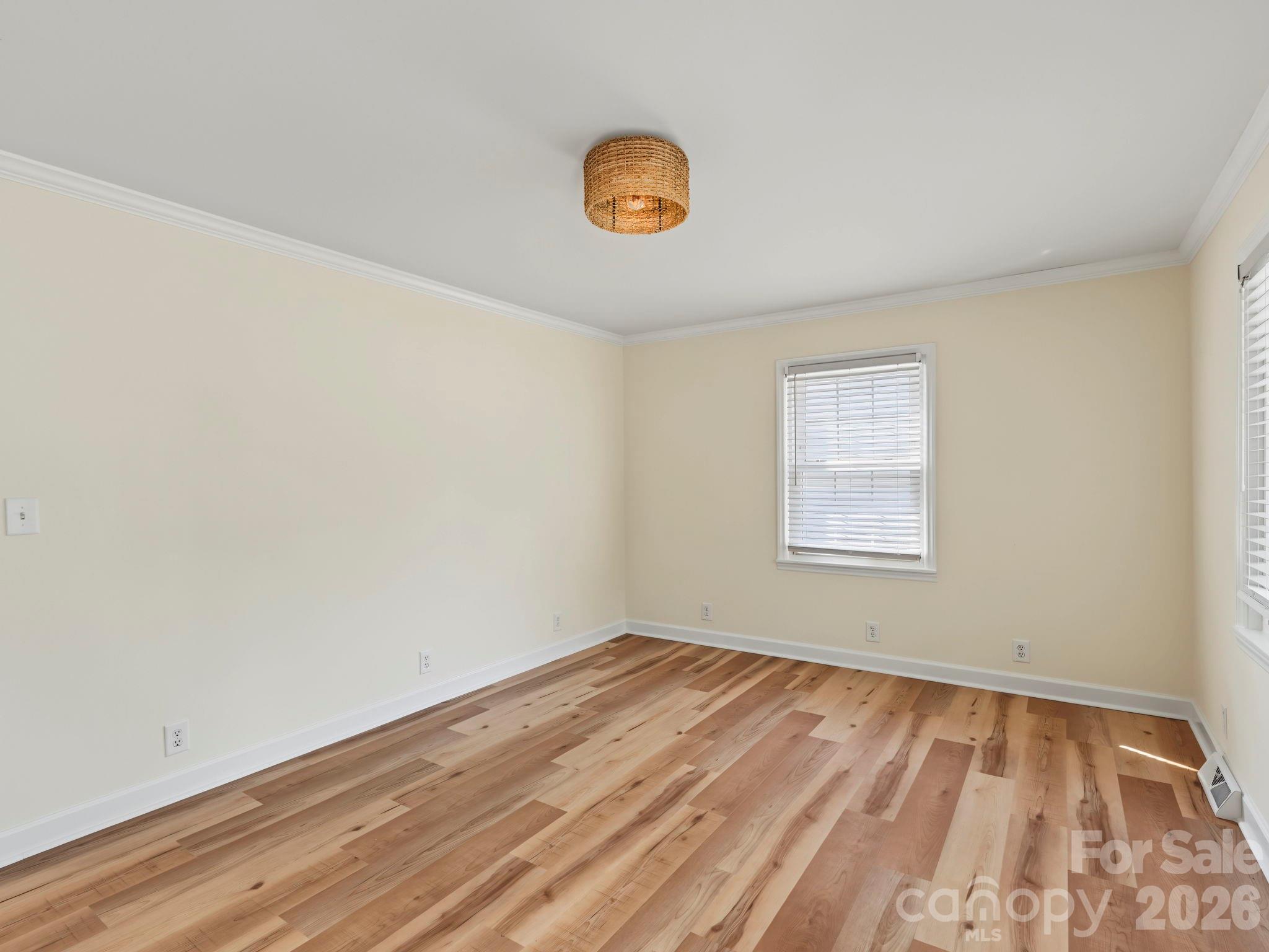 316 E 19th Street Property Photo 7