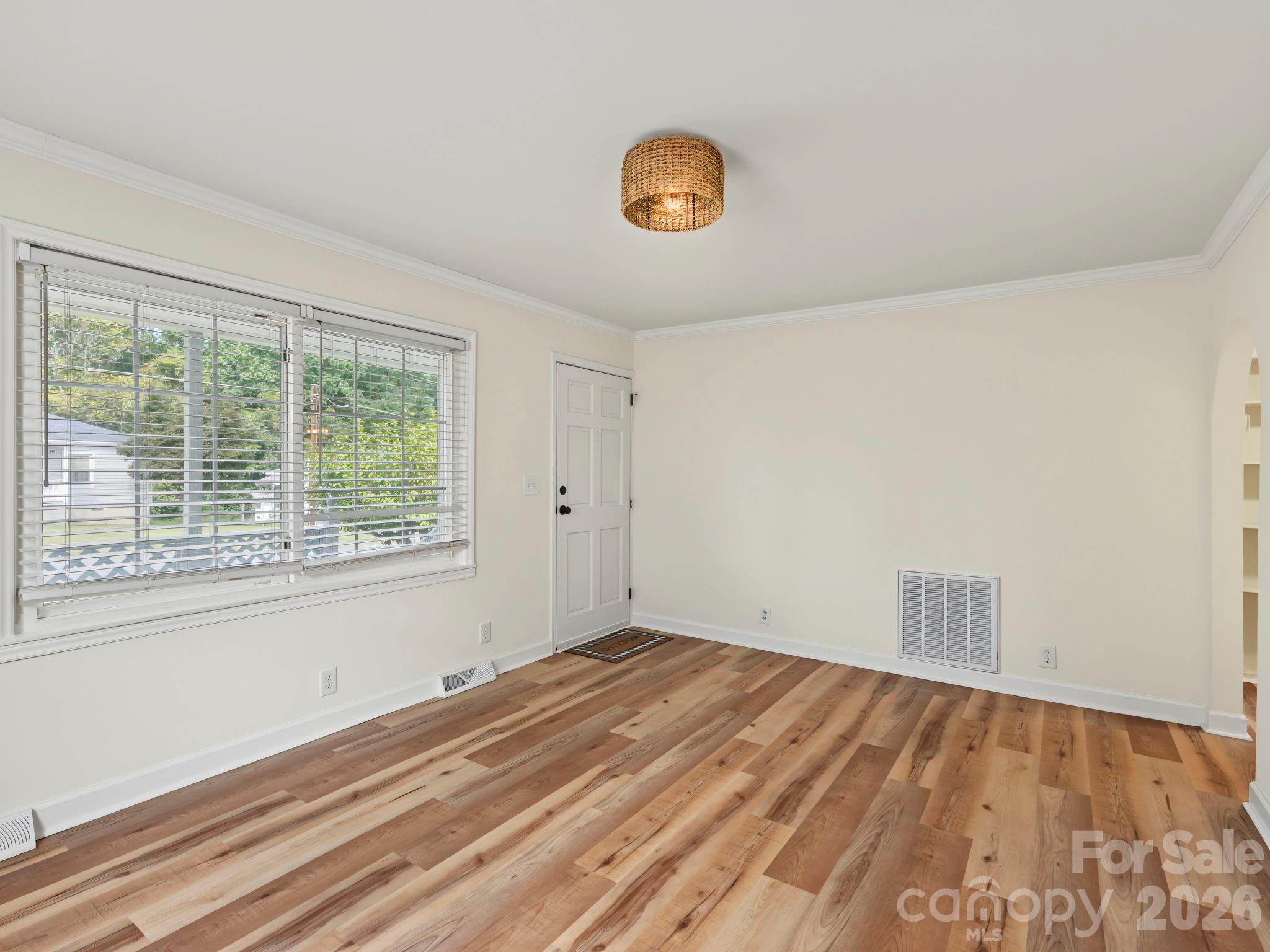 316 E 19th Street Property Photo 8