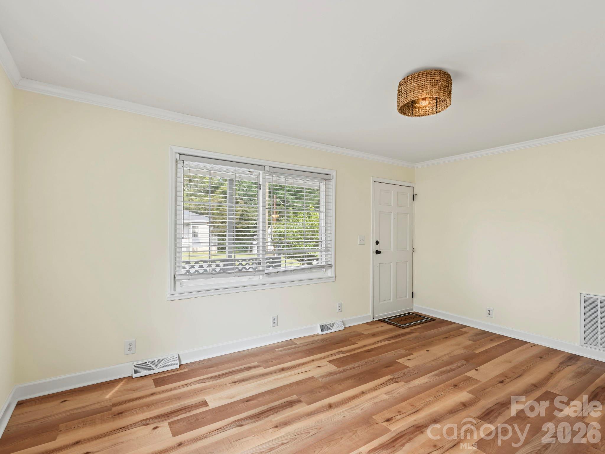 316 E 19th Street Property Photo 9