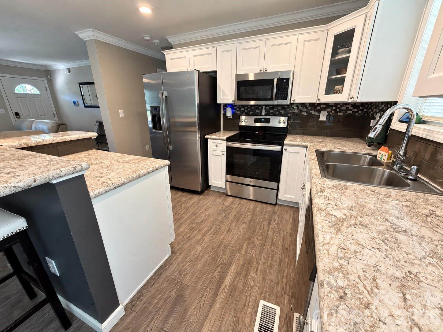 205 Lake Drive Property Photo 6