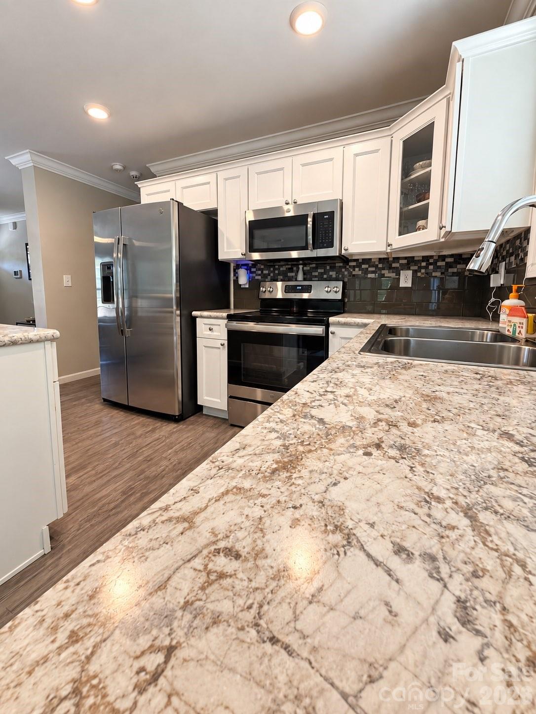 205 Lake Drive Property Photo 7