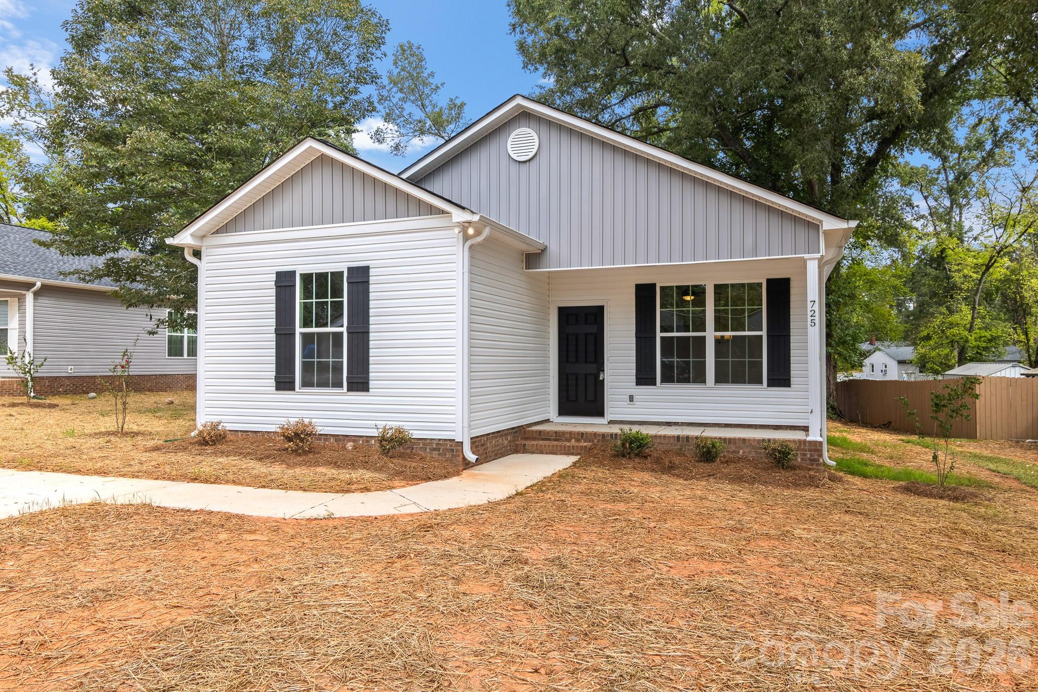 725 Rockdale Street Property Photo 1