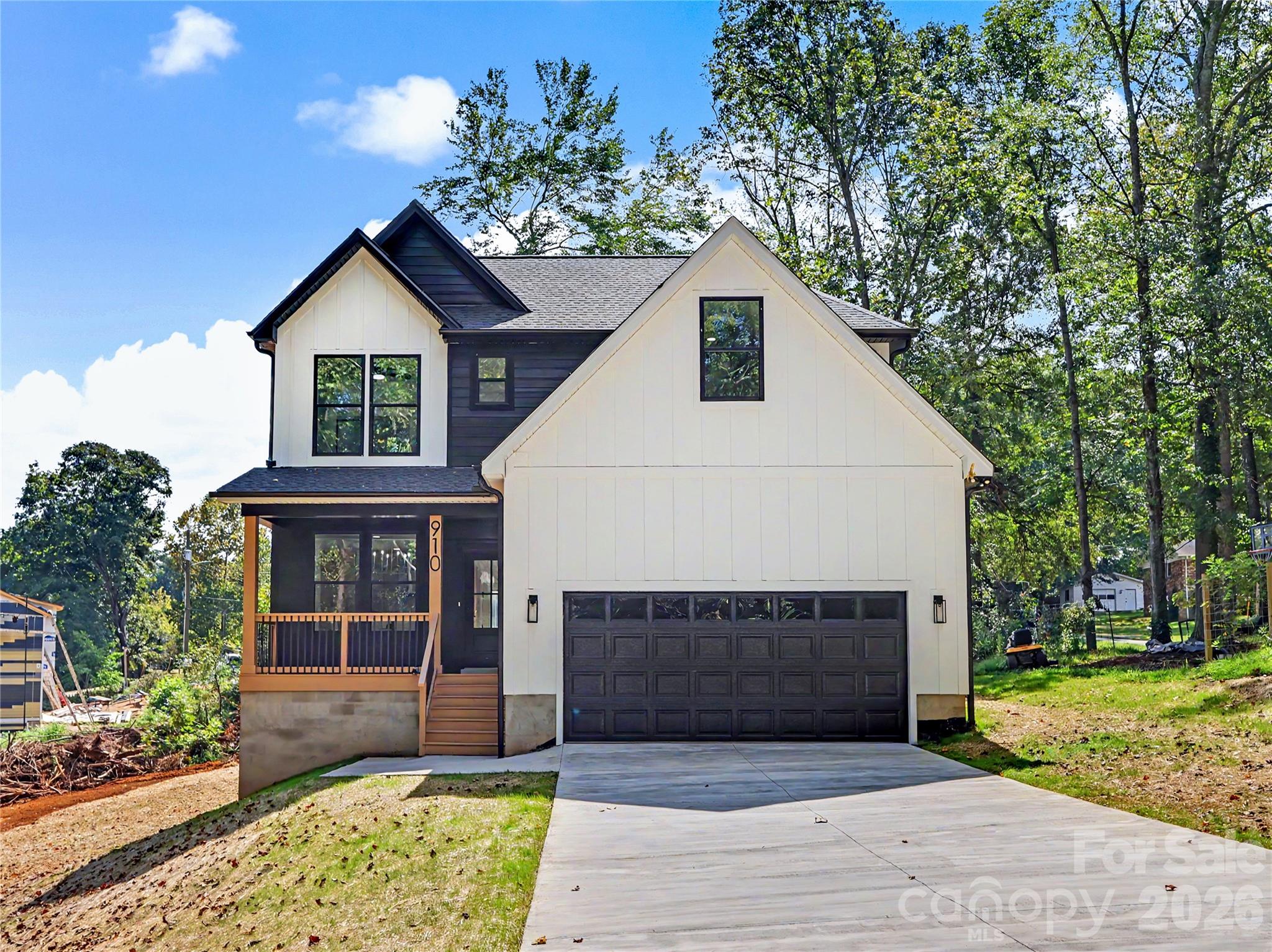 910 Montrose Drive Property Photo 1