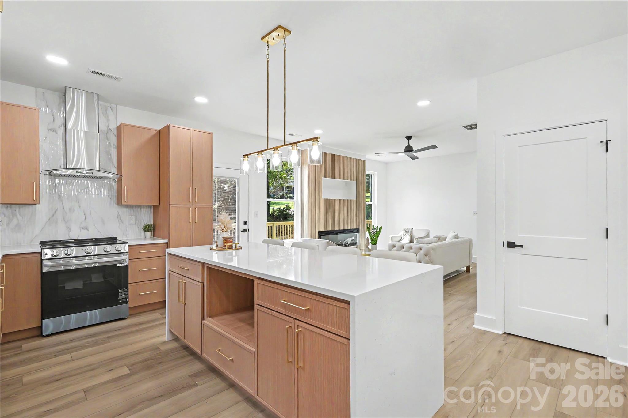 910 Montrose Drive Property Photo 10