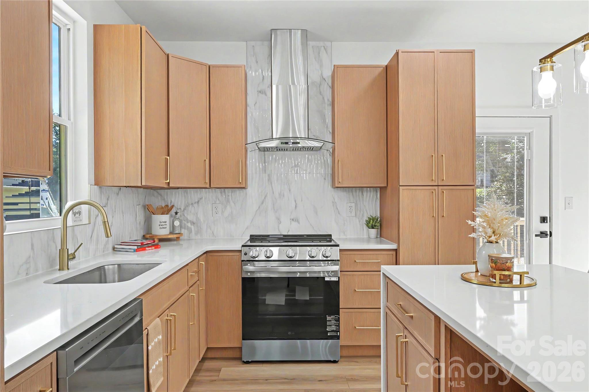 910 Montrose Drive Property Photo 11