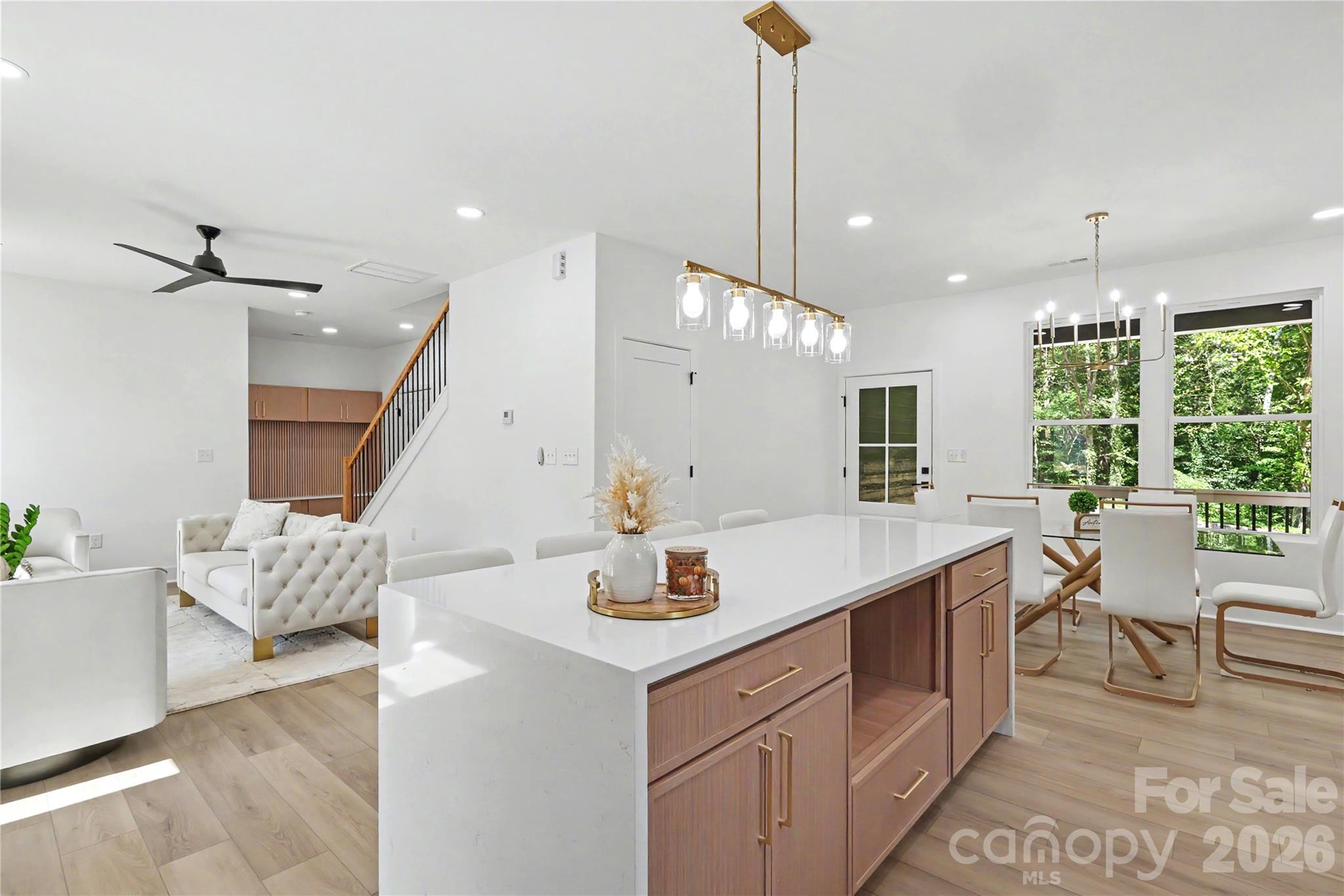 910 Montrose Drive Property Photo 13