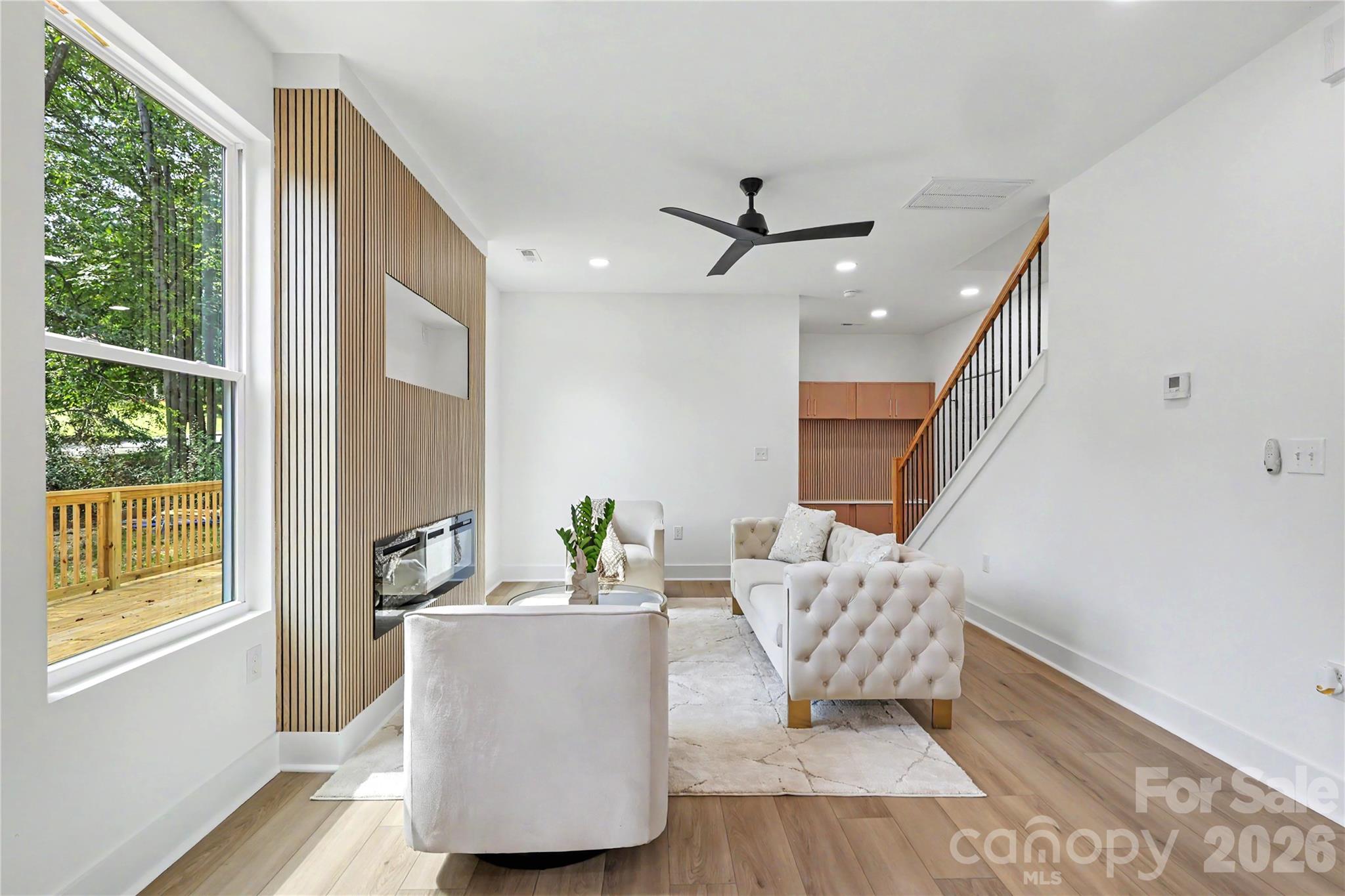 910 Montrose Drive Property Photo 16